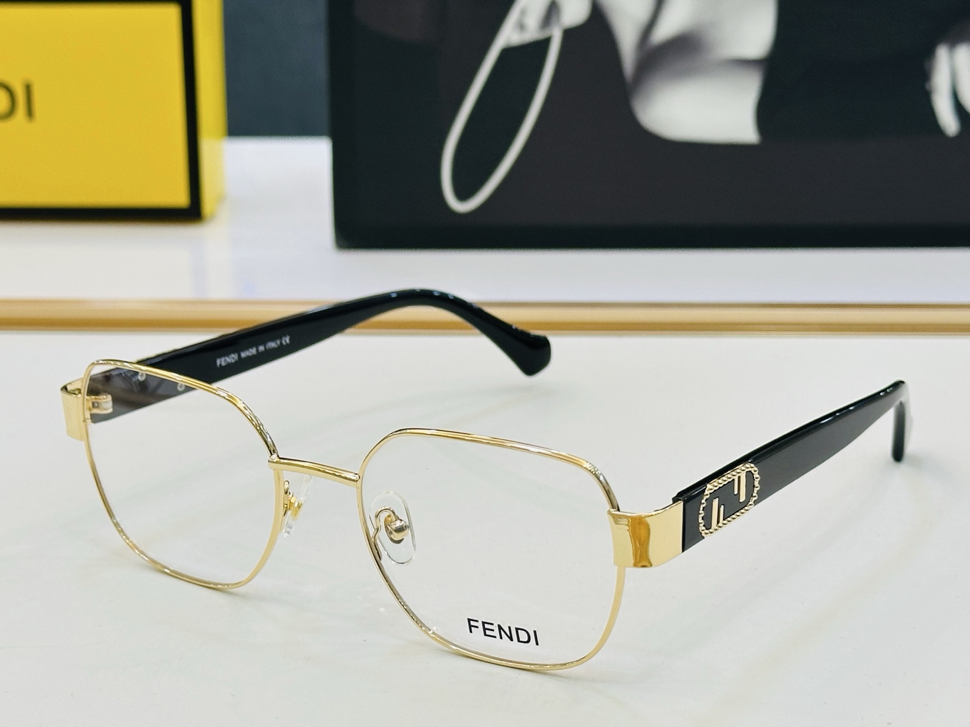。新款FEND* FE40052 Size：53口19-145 🎁芬家 😀👏时尚经典 L配光架
