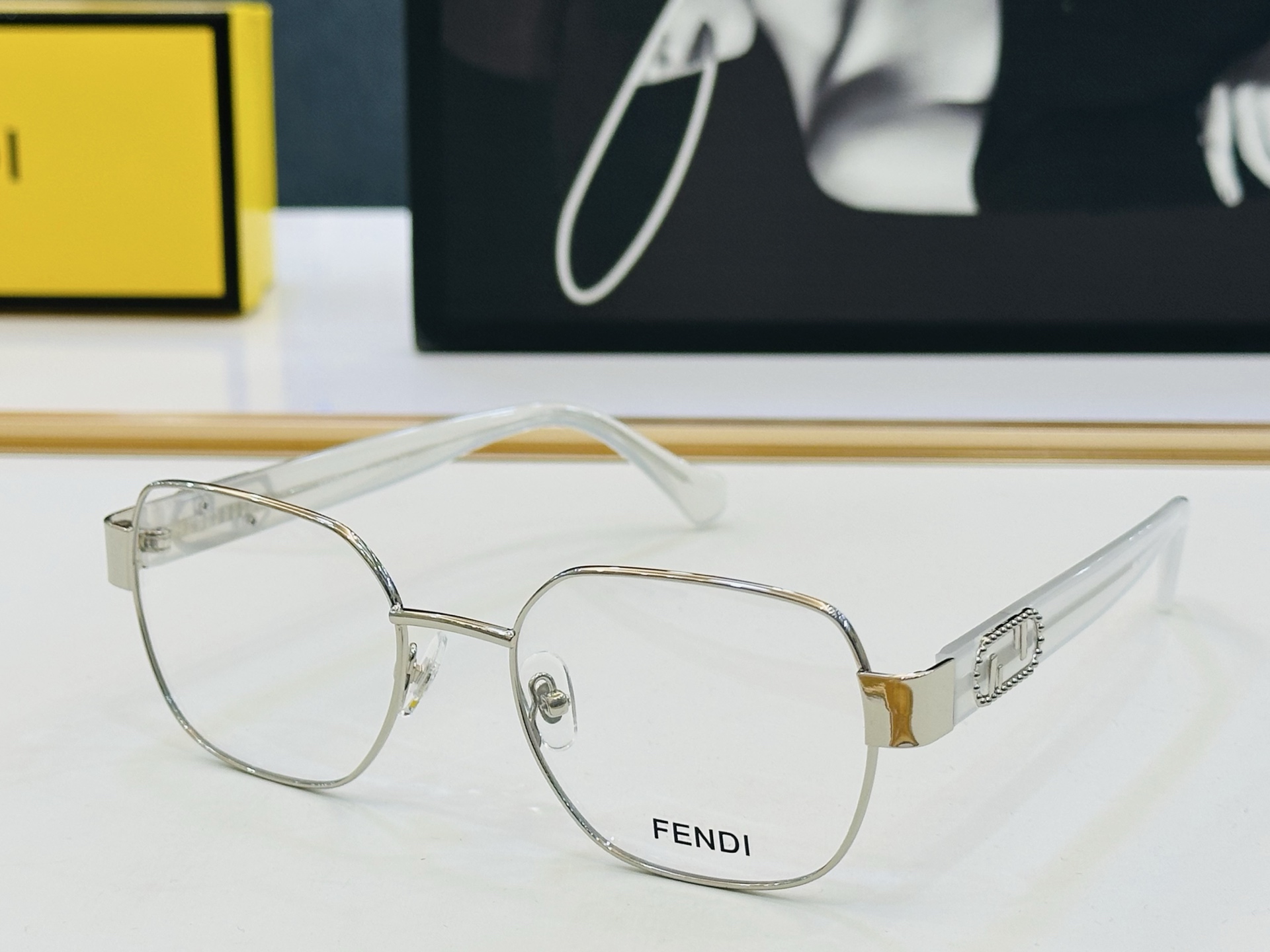 。新款FEND* FE40052 Size：53口19-145 🎁芬家 😀👏时尚经典 L配光架