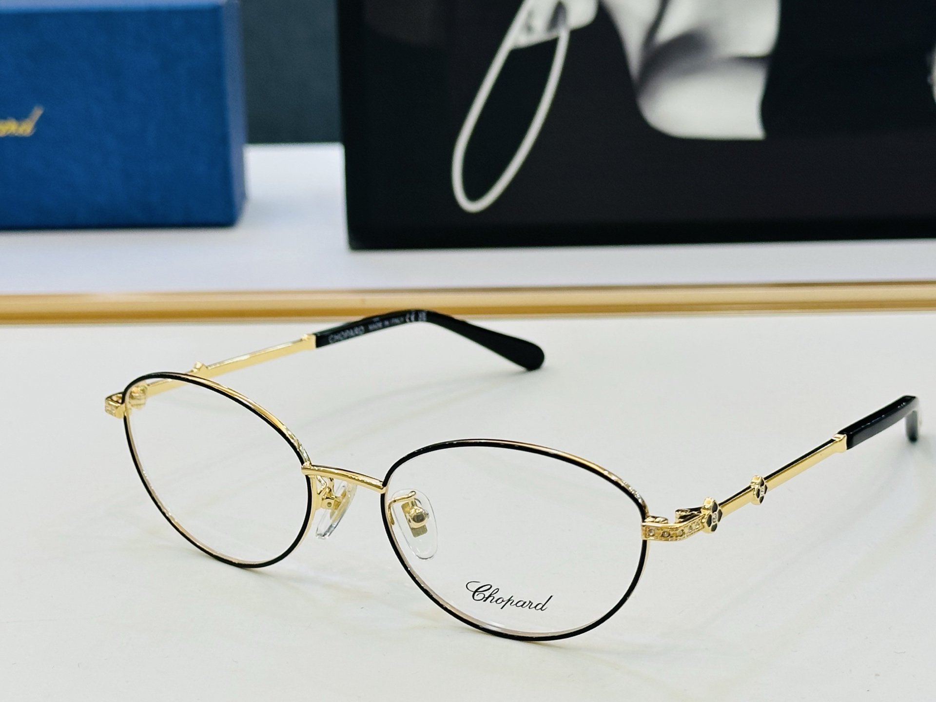 NO:553992,Original Chopard MODEL: VCHA52J Size 53 mouth 18-140 with modern and fashionable design style L light distribution frame glasses sunglasses sunglasses, glasses, chopard19860909原版 Chopard肖邦 MODEL: VCHA52J Size53口18-140 以现代时尚的设计风格 L配光架 眼镜墨镜太阳镜,眼镜,chopard,glasses