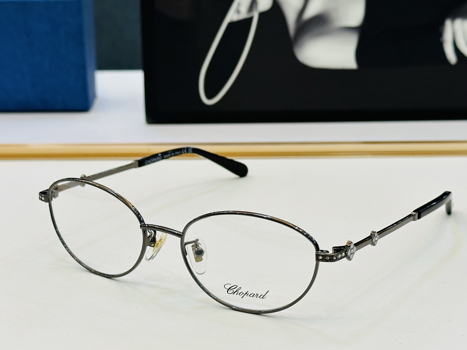 原版 ChoPard肖邦 MODEL: VCHA52J Size：53口18-140 以现代时尚的设计风