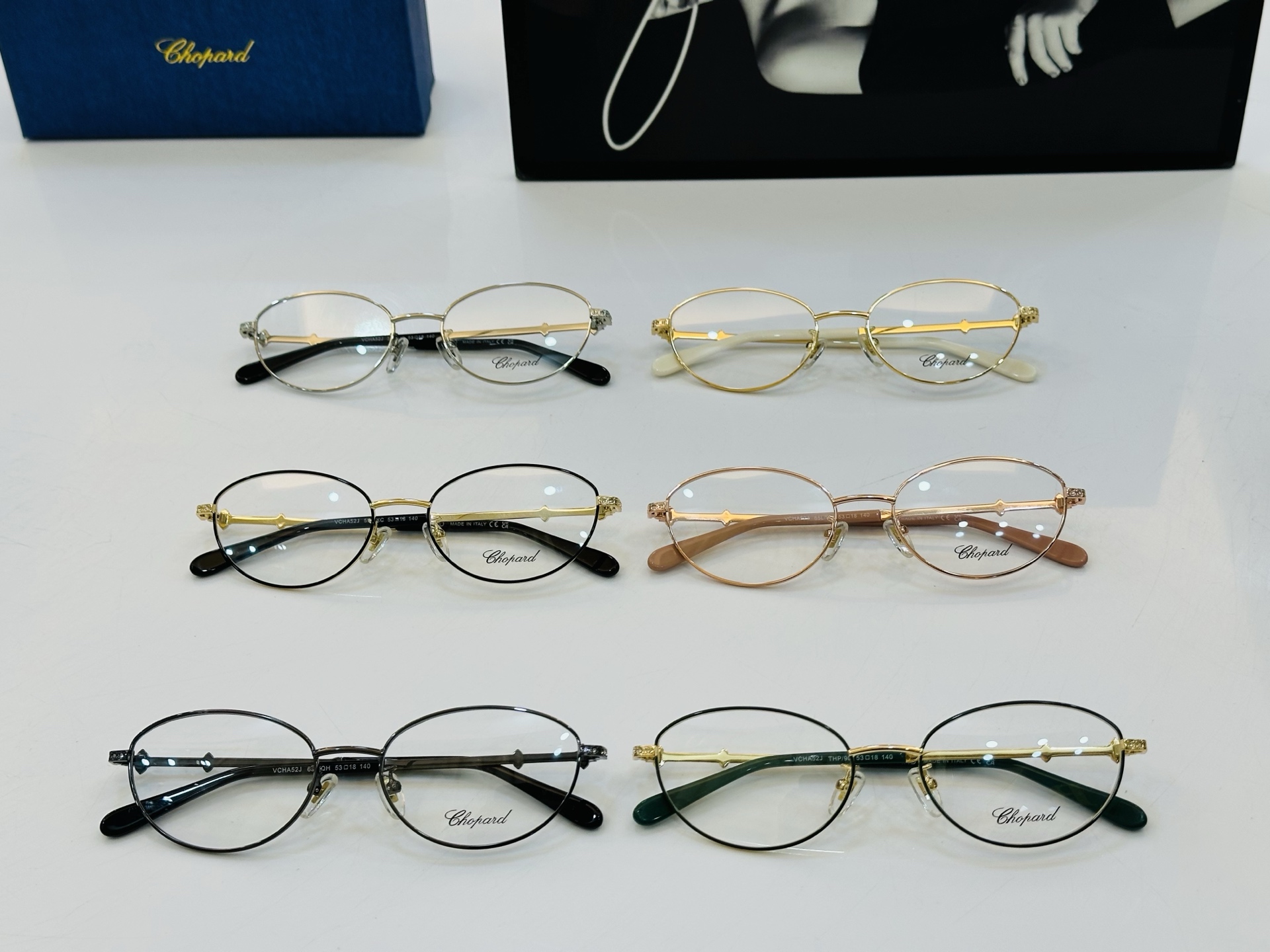 原版 ChoPard肖邦 MODEL: VCHA52J Size：53口18-140 以现代时尚的设计风