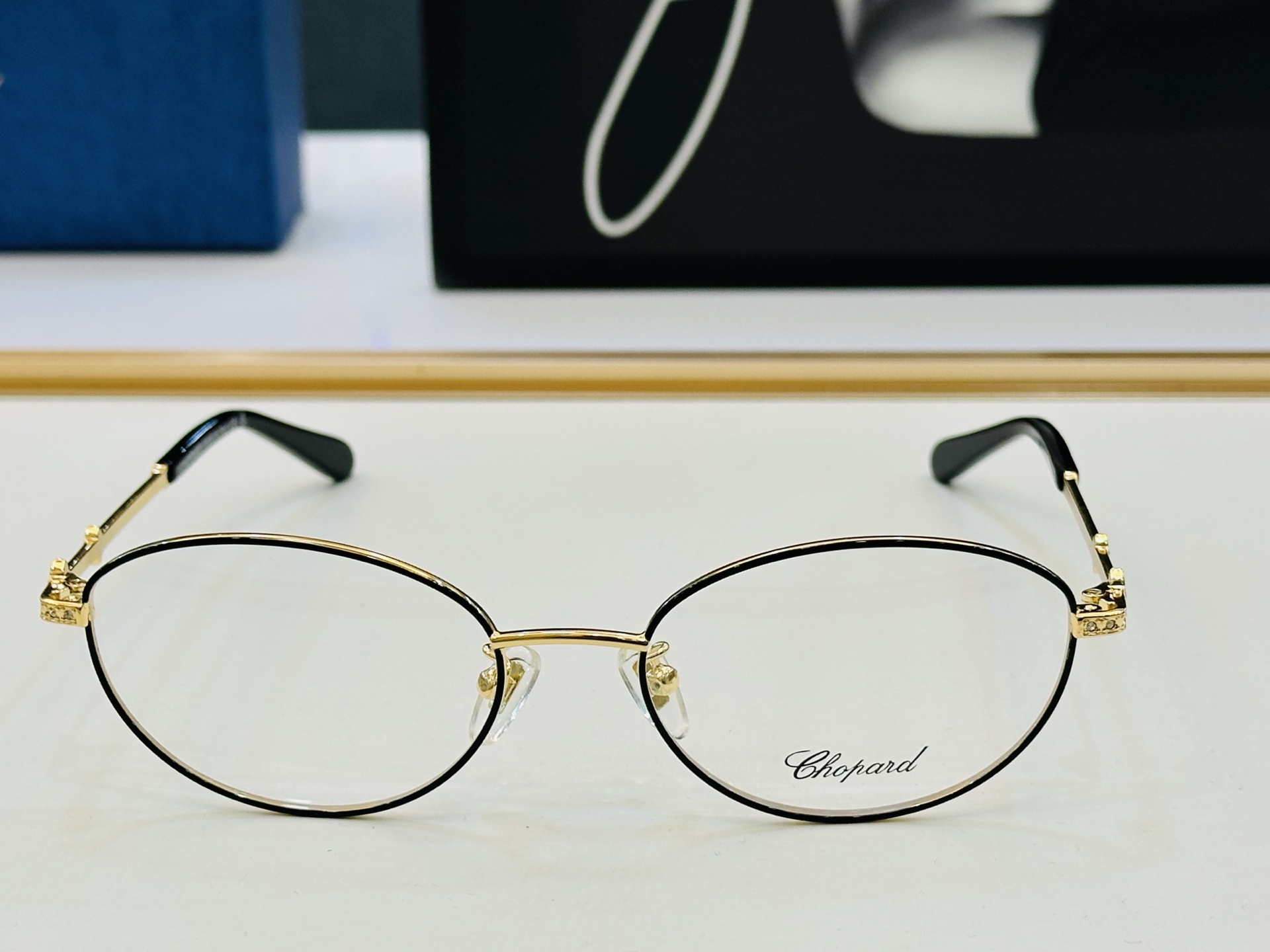 原版 ChoPard肖邦 MODEL: VCHA52J Size：53口18-140 以现代时尚的设计风