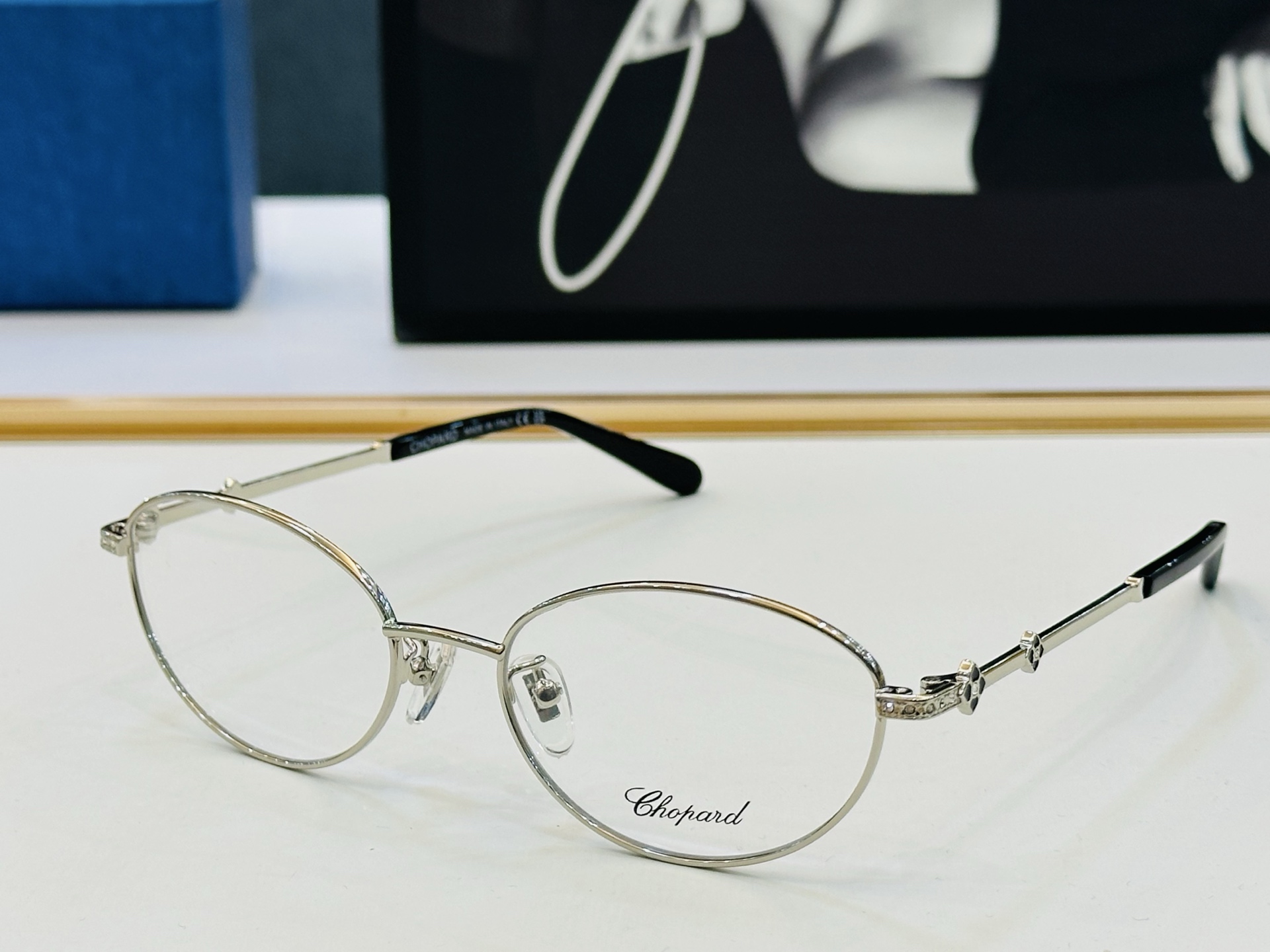 原版 ChoPard肖邦 MODEL: VCHA52J Size：53口18-140 以现代时尚的设计风