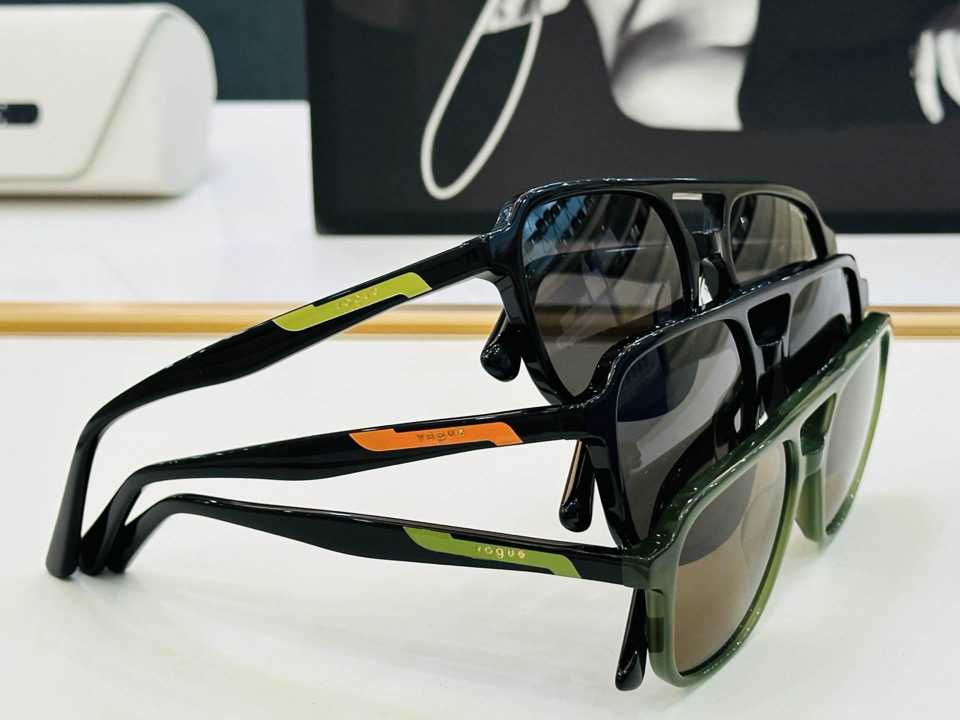 VOGUEMOD：VO2024 49口15-145 时尚太阳镜