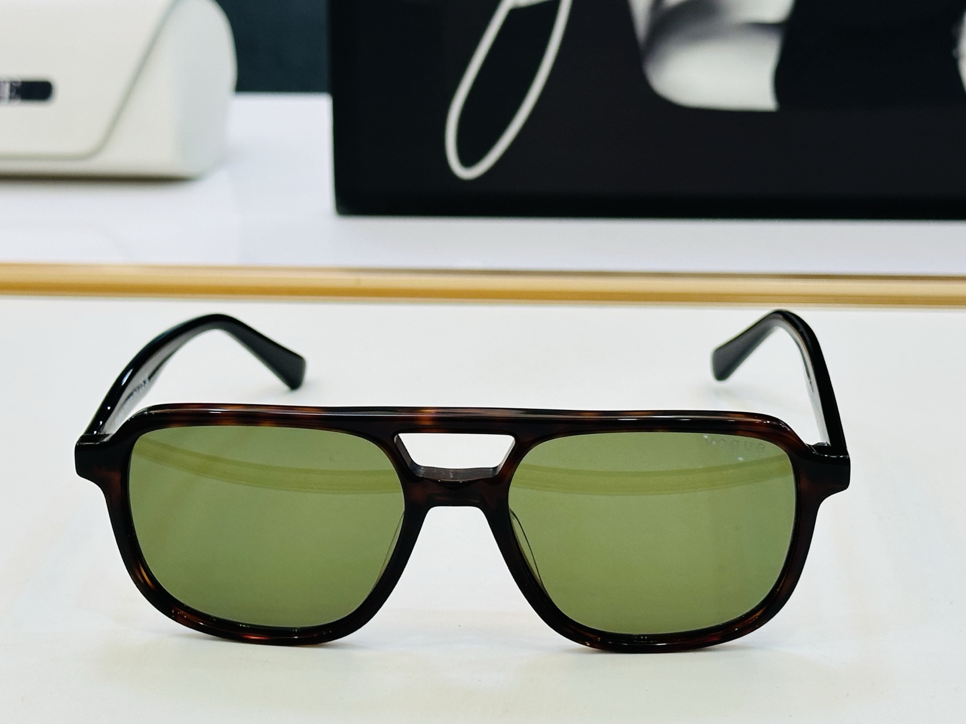 VOGUEMOD：VO2024 49口15-145 时尚太阳镜