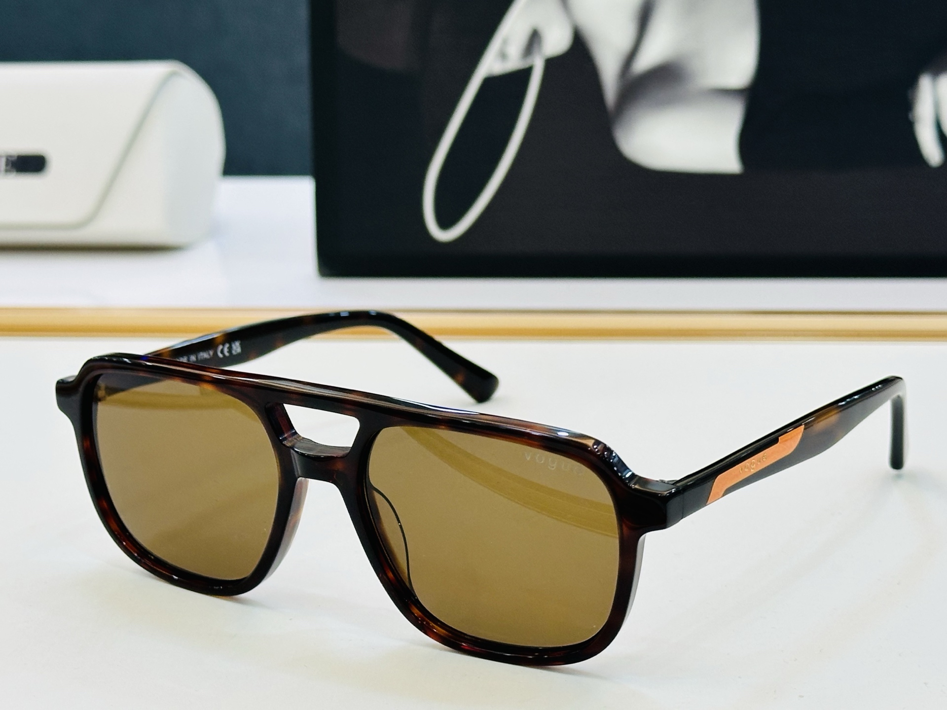 VOGUEMOD：VO2024 49口15-145 时尚太阳镜