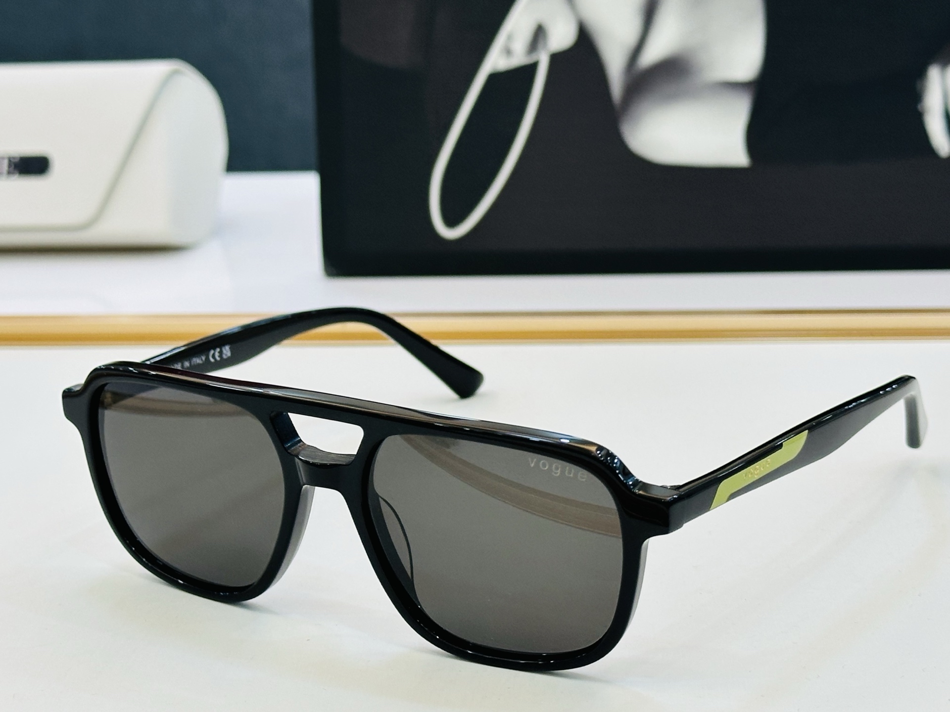 VOGUEMOD：VO2024 49口15-145 时尚太阳镜