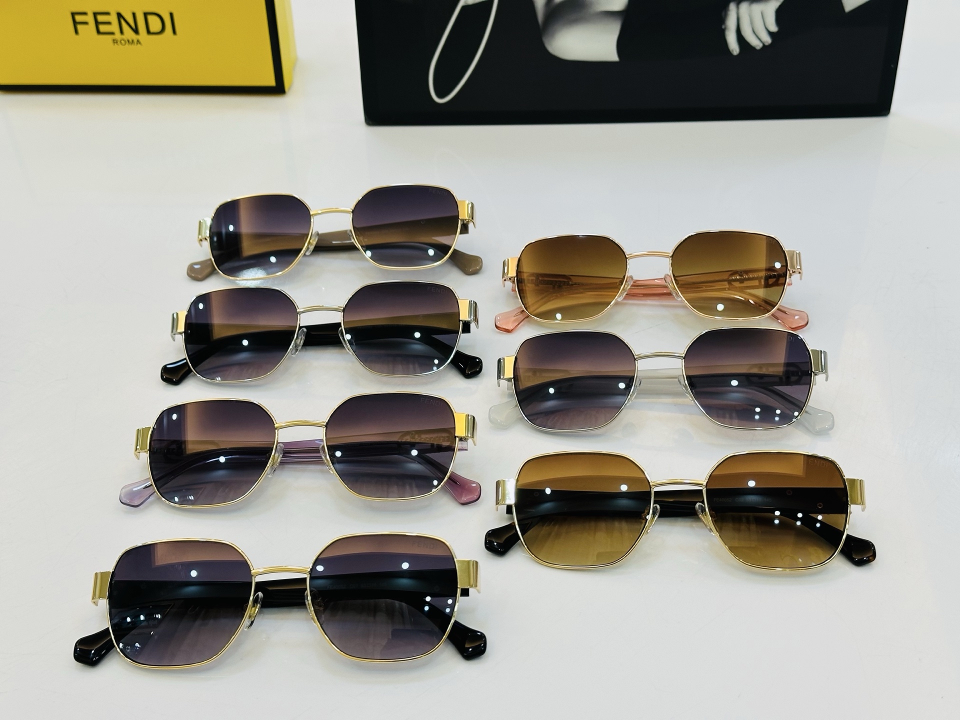 。新款FEND* FE40052 Size：53口19-145🎁芬家 😀👏时尚经典 L太阳镜