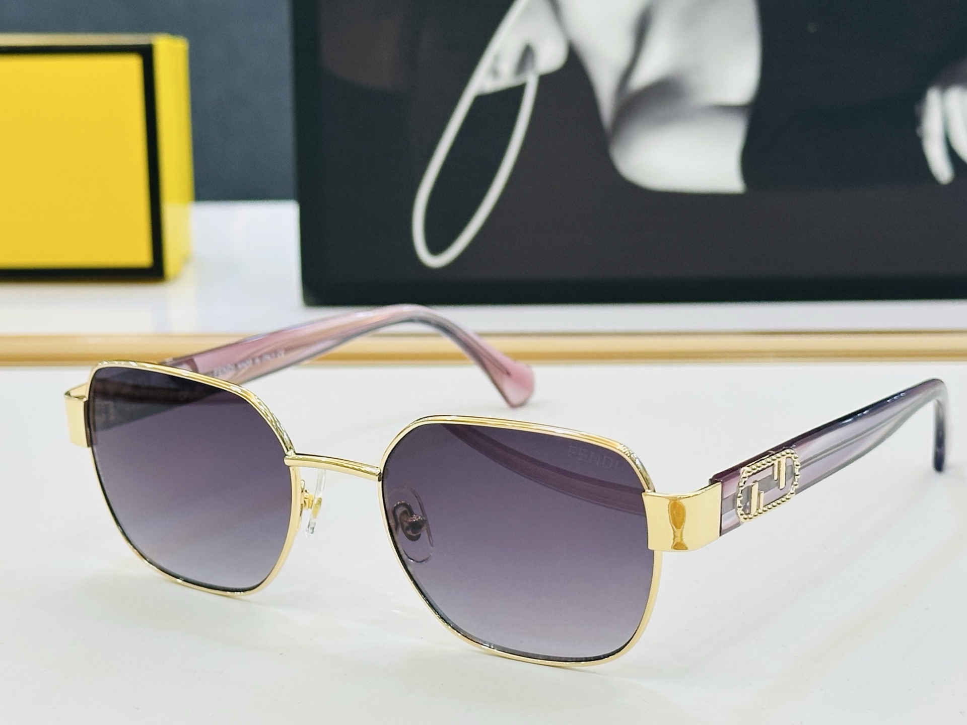 。新款FEND* FE40052 Size：53口19-145🎁芬家 😀👏时尚经典 L太阳镜