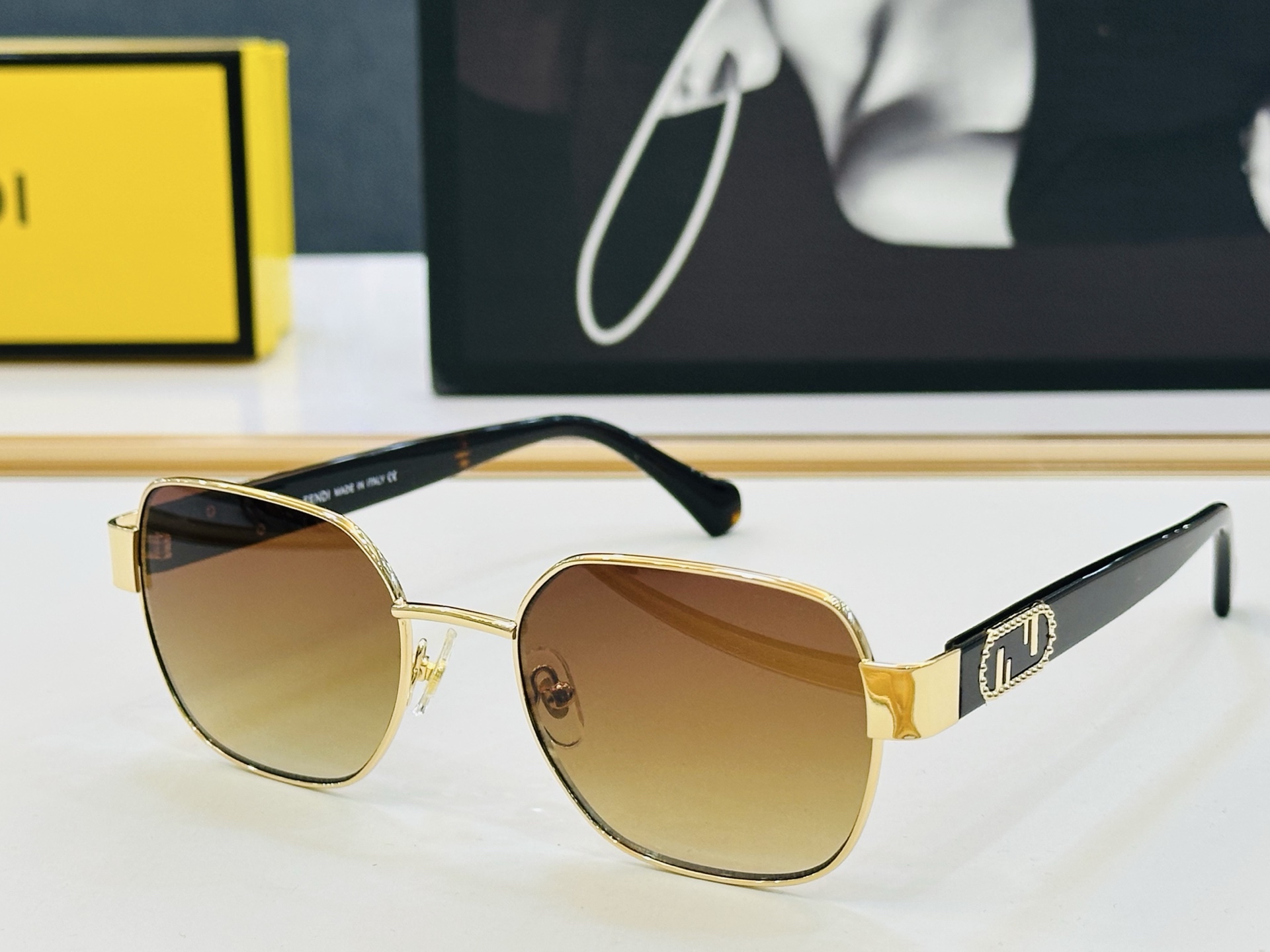 。新款FEND* FE40052 Size：53口19-145🎁芬家 😀👏时尚经典 L太阳镜