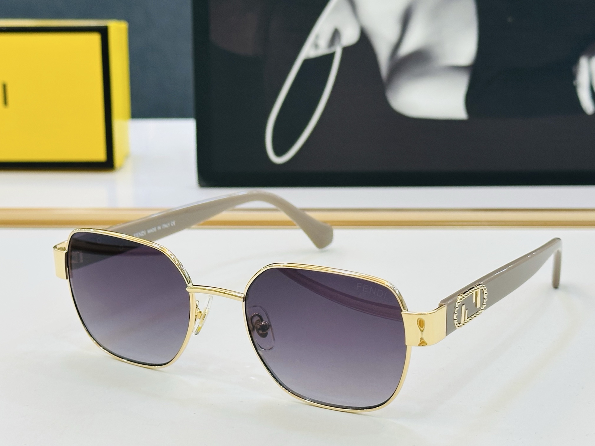 。新款FEND* FE40052 Size：53口19-145🎁芬家 😀👏时尚经典 L太阳镜