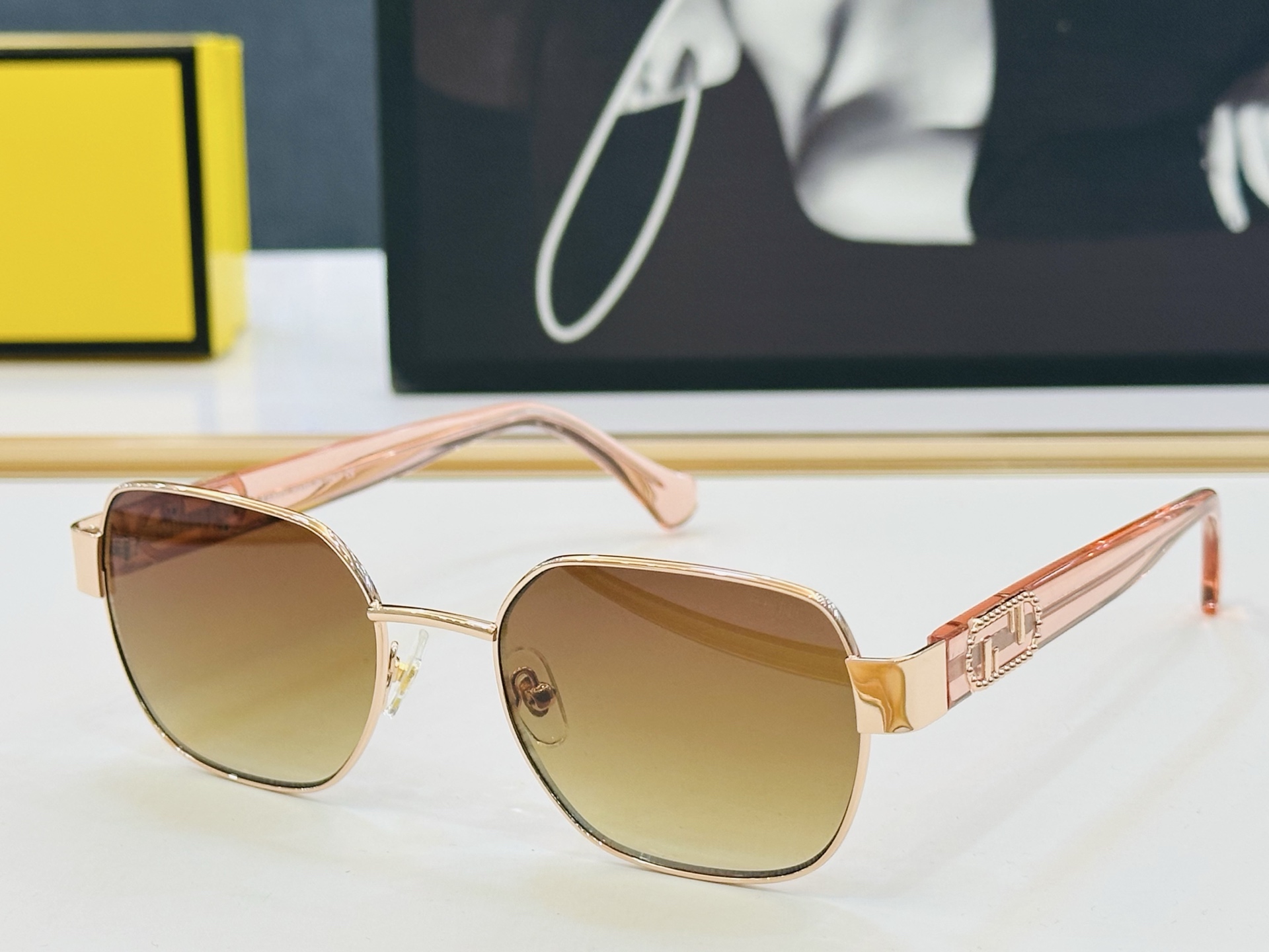 。新款FEND* FE40052 Size：53口19-145🎁芬家 😀👏时尚经典 L太阳镜