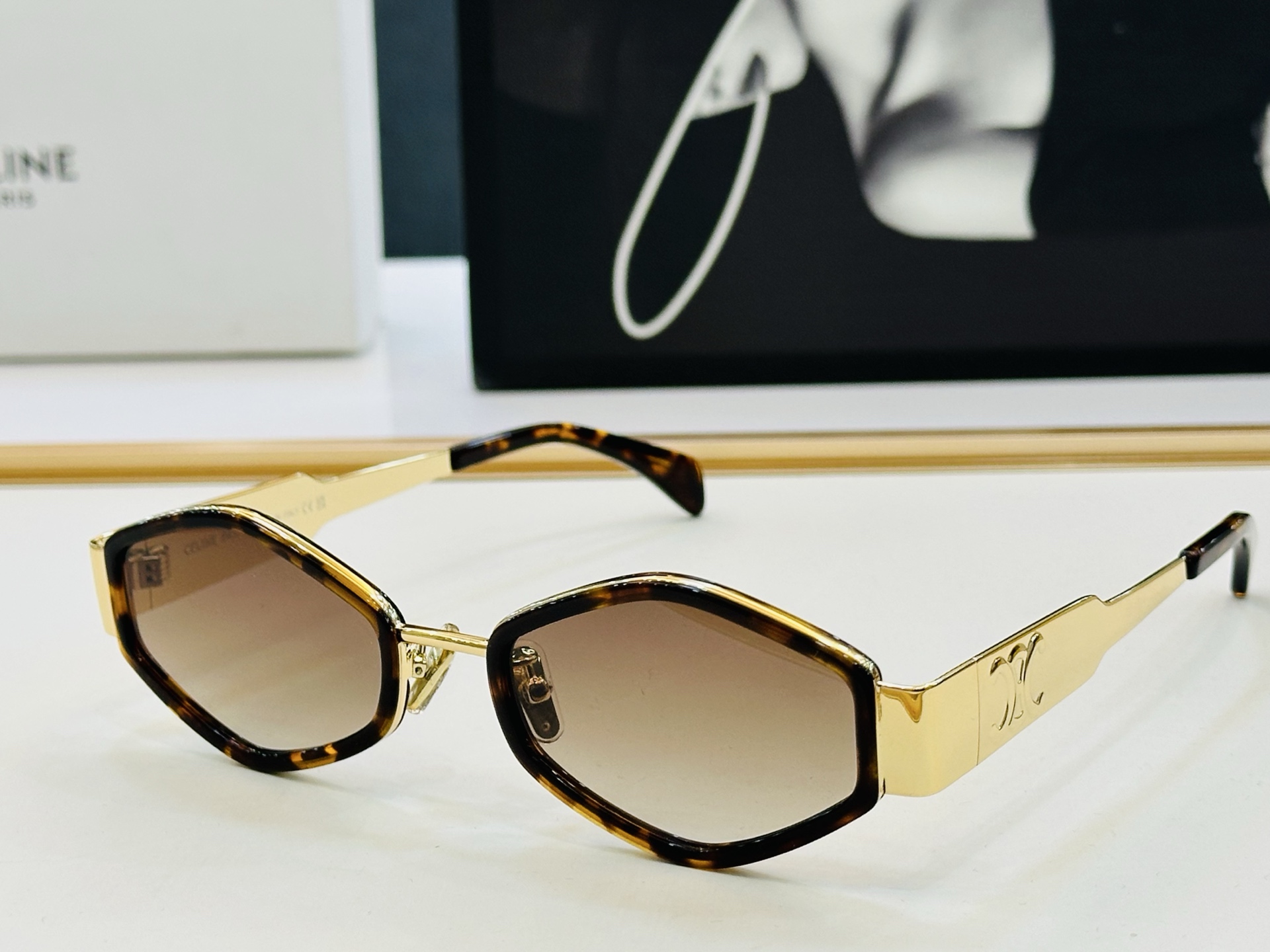 【CELINE】赛琳 CL40330F Size：54口21-145 一直热销的款式 欧美风 L光泽度好