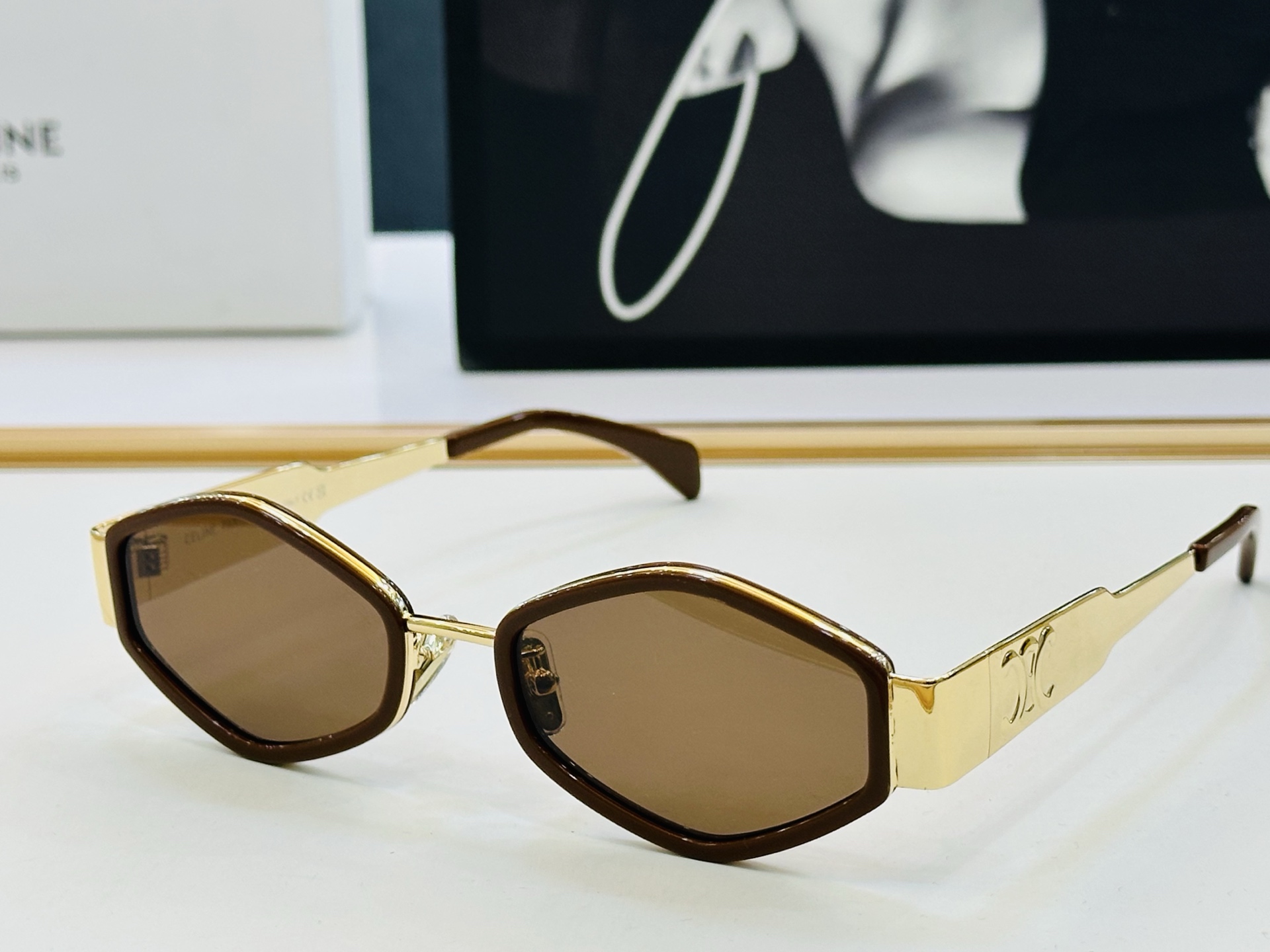 【CELINE】赛琳 CL40330F Size：54口21-145 一直热销的款式 欧美风 L光泽度好