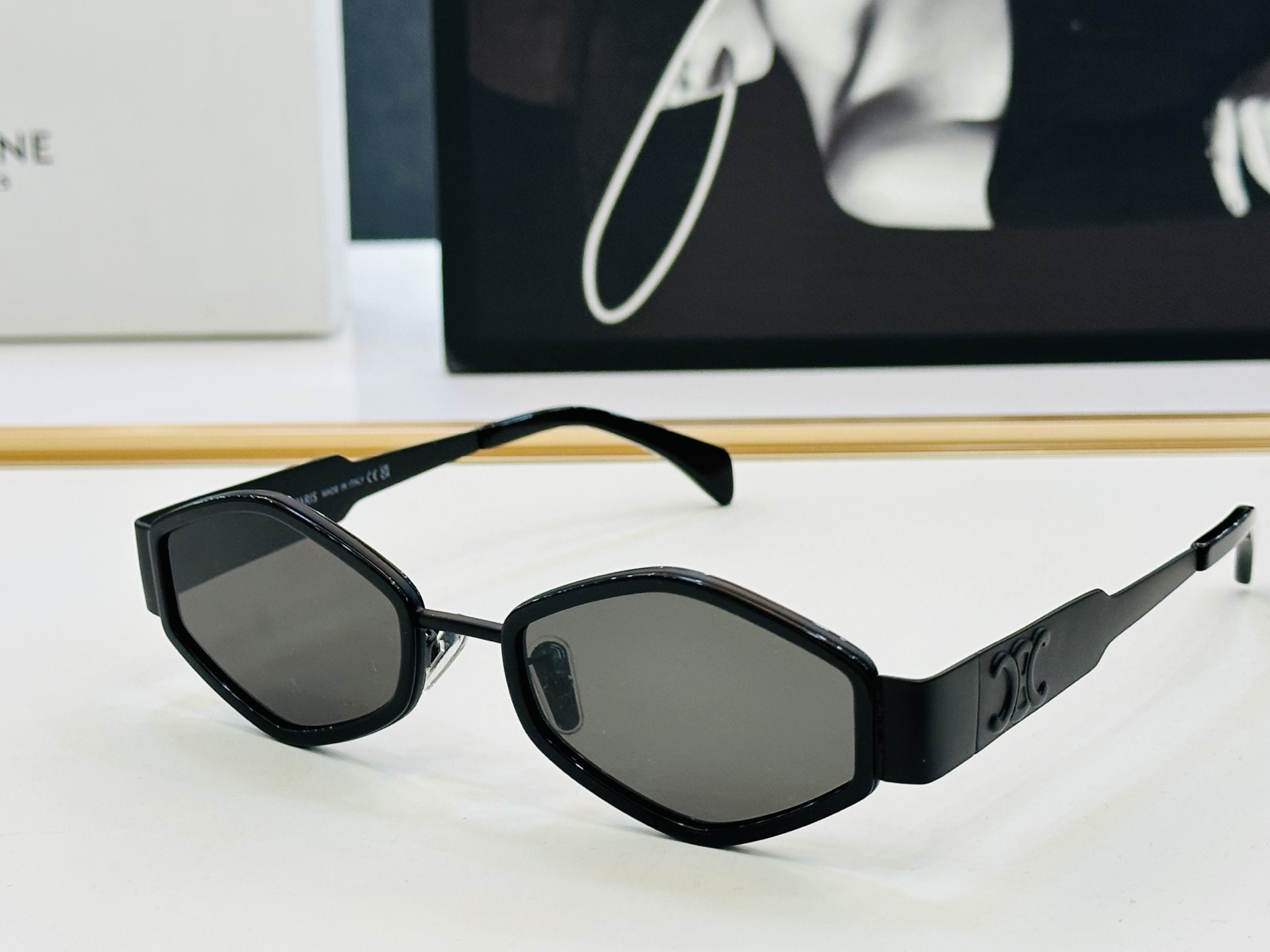 NO:553980,【CELINE】Celine CL40330F Size 54 mouth 21-Always hot-selling style European and American style LGood gloss, strong texture, excellent craftsmanship, glasses, sunglasses, sunglasses, glasses, celine, celine19860909【CELINE】赛琳 CL40330F Size54口21- 一直热销的款式 欧美风 L光泽度好 质感强 工艺超赞 眼镜墨镜太阳镜,眼镜,celine,celine,glasses