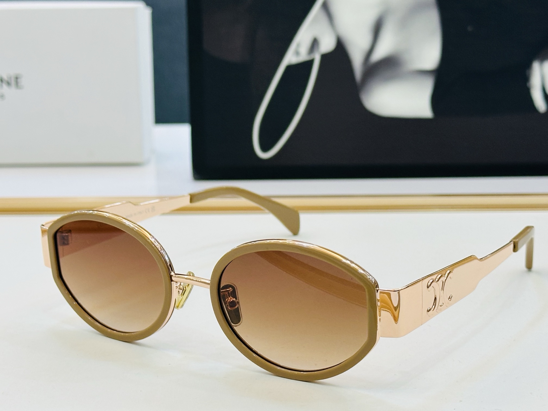 【CELINE】赛琳 CL40331F Size：54口21-145 一直热销的款式 欧美风 L光泽度好