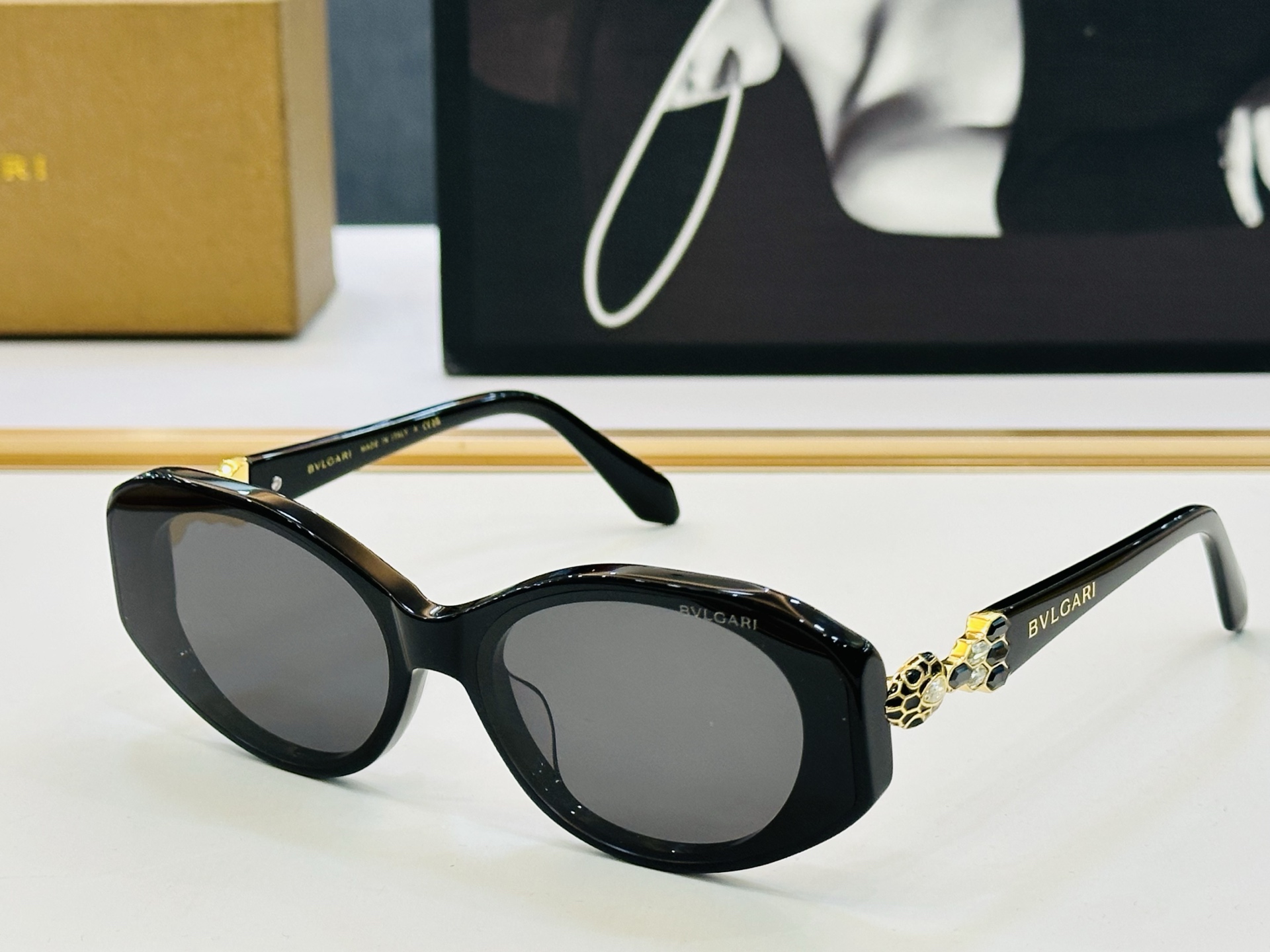 NO:553995,Model is also sold on the official website. Baogejia BV1805LU Size 51 mouth 20-145. Definitely buy it. The quality is perfect. b. Essential for going out. Glasses, sunglasses, sunglasses, glasses, bottega veneta19860909款 官网同售 宝格家 BV1805LU Size 51口20-145 绝对要买品质非常完美 b出街必备 眼镜墨镜太阳镜,眼镜,bottega veneta,glasses