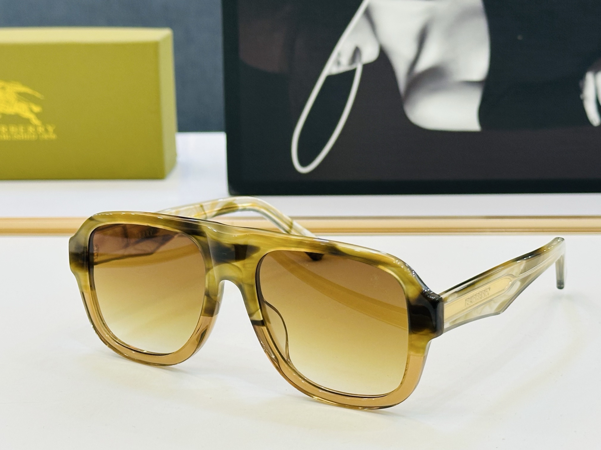 新款 BURBERR*🔻巴家 BE5886 百搭镜架Size：56口19-145 高品质 到货 🌲🌲🌲b