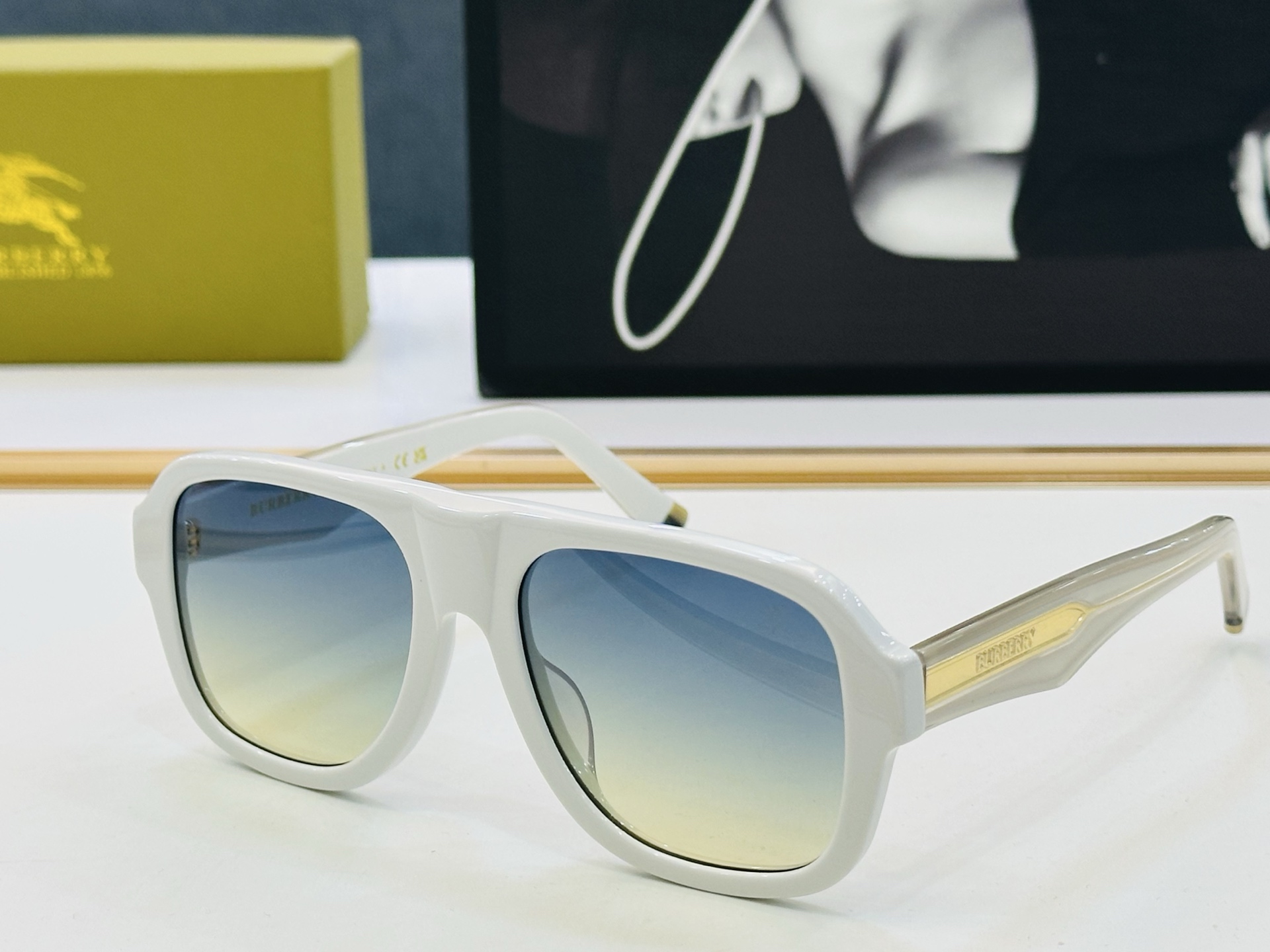 新款 BURBERR*🔻巴家 BE5886 百搭镜架Size：56口19-145 高品质 到货 🌲🌲🌲b