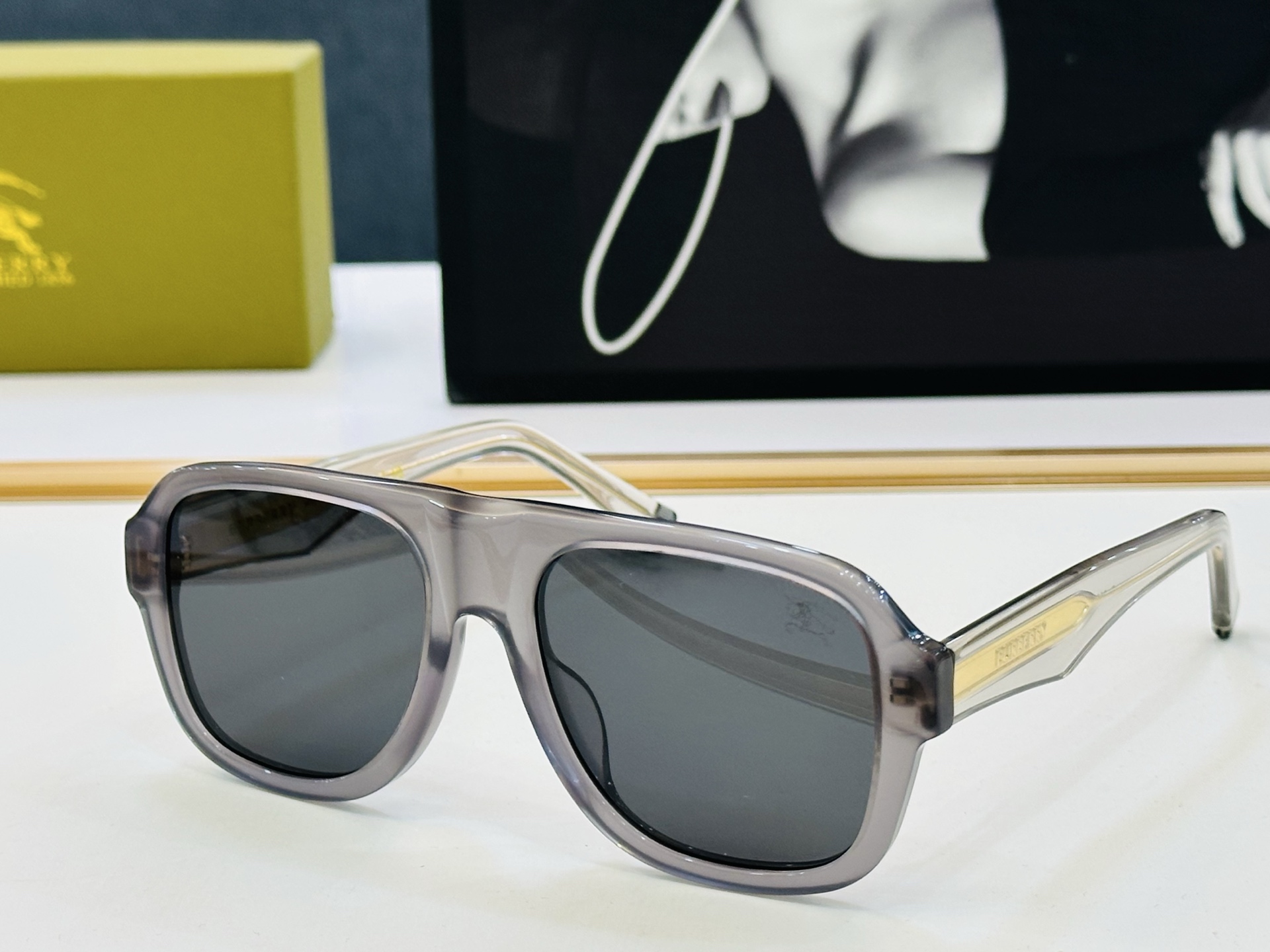 新款 BURBERR*🔻巴家 BE5886 百搭镜架Size：56口19-145 高品质 到货 🌲🌲🌲b