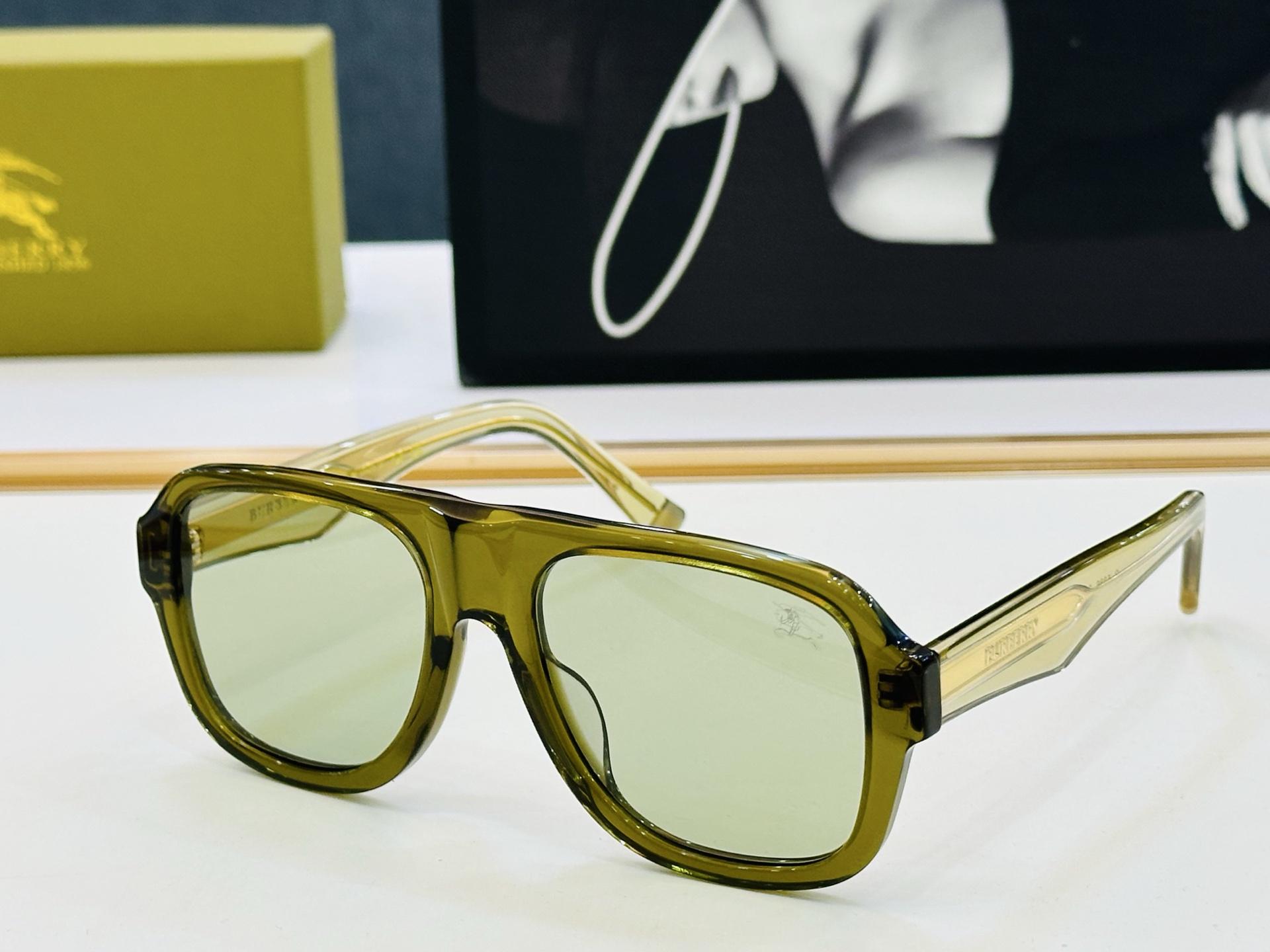 新款 BURBERR*🔻巴家 BE5886 百搭镜架Size：56口19-145 高品质 到货 🌲🌲🌲b