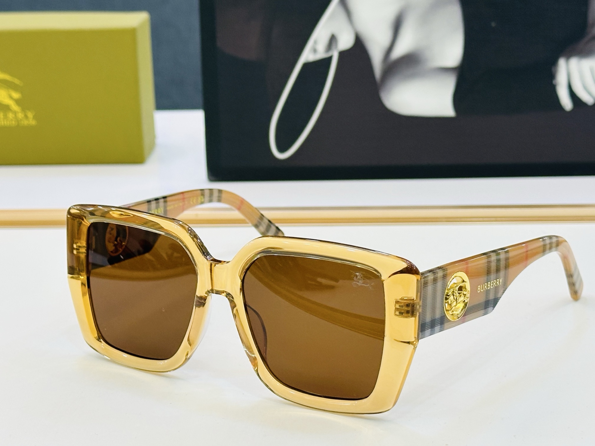 新款 BURBERR*🔻巴家 BE5881 百搭镜架Size：55口17-145 高品质 到货 🌲🌲🌲b