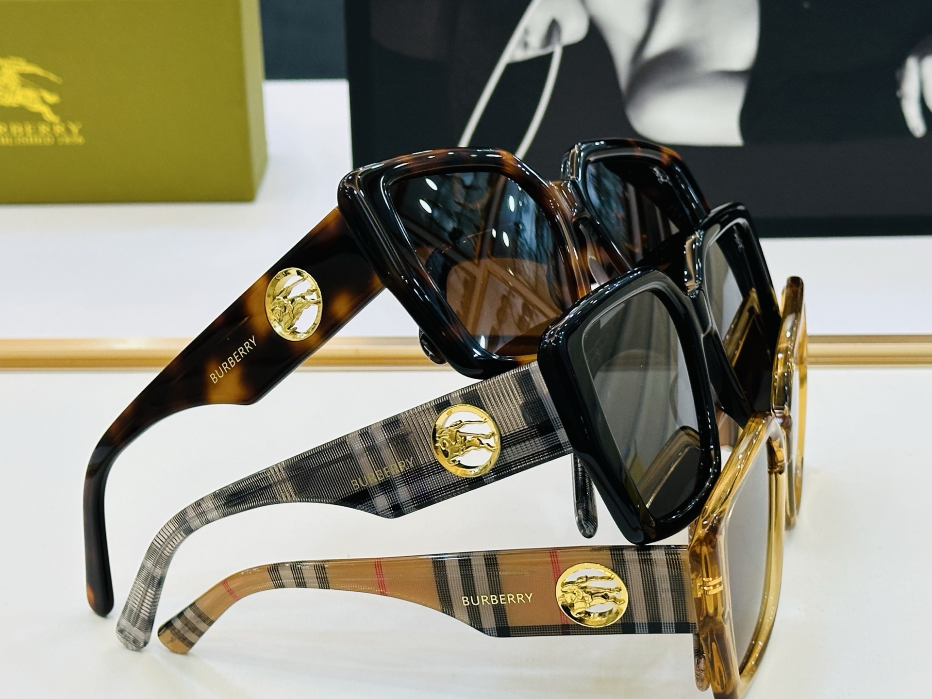 新款 BURBERR*🔻巴家 BE5881 百搭镜架Size：55口17-145 高品质 到货 🌲🌲🌲b