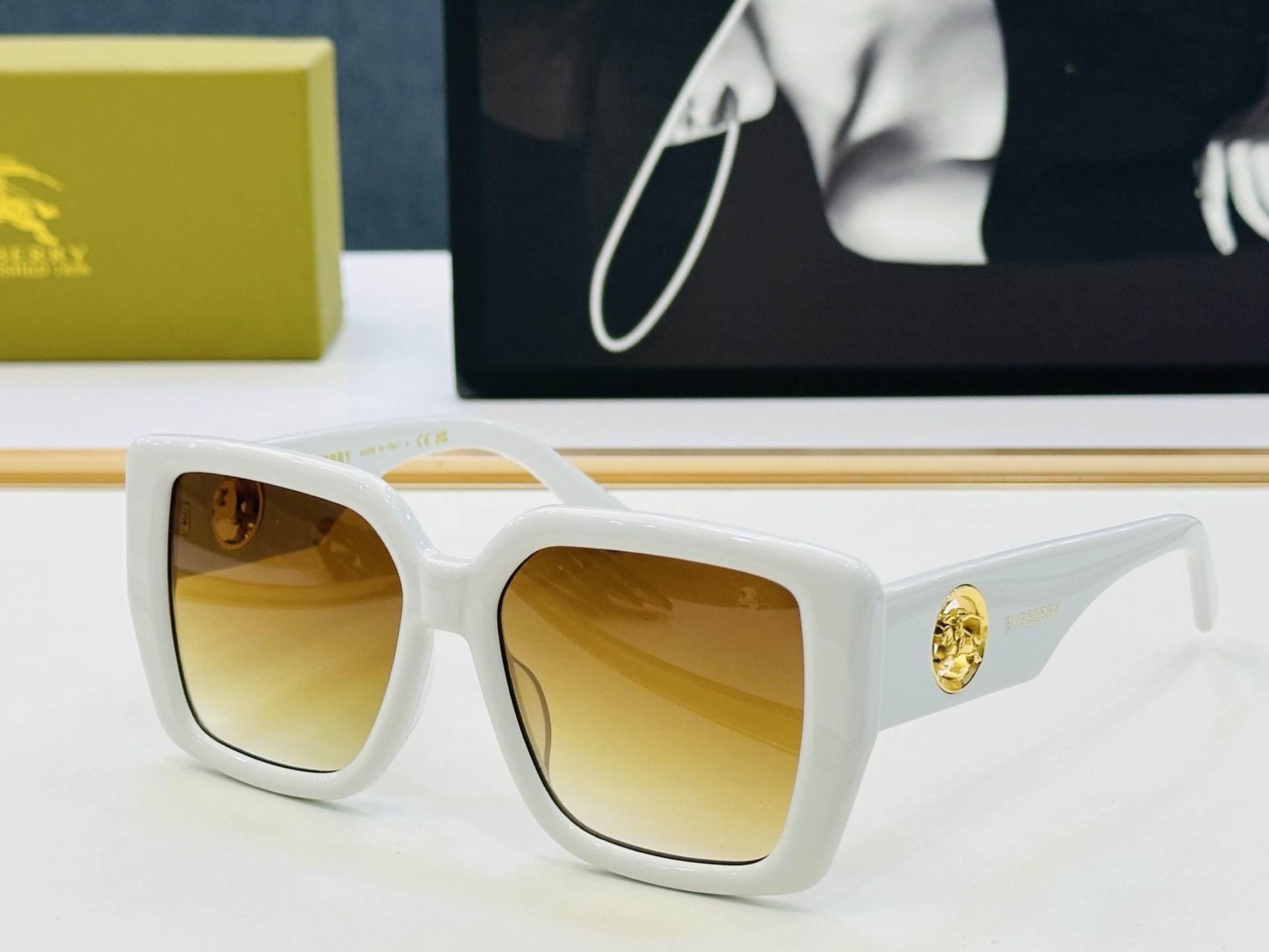 新款 BURBERR*🔻巴家 BE5881 百搭镜架Size：55口17-145 高品质 到货 🌲🌲🌲b