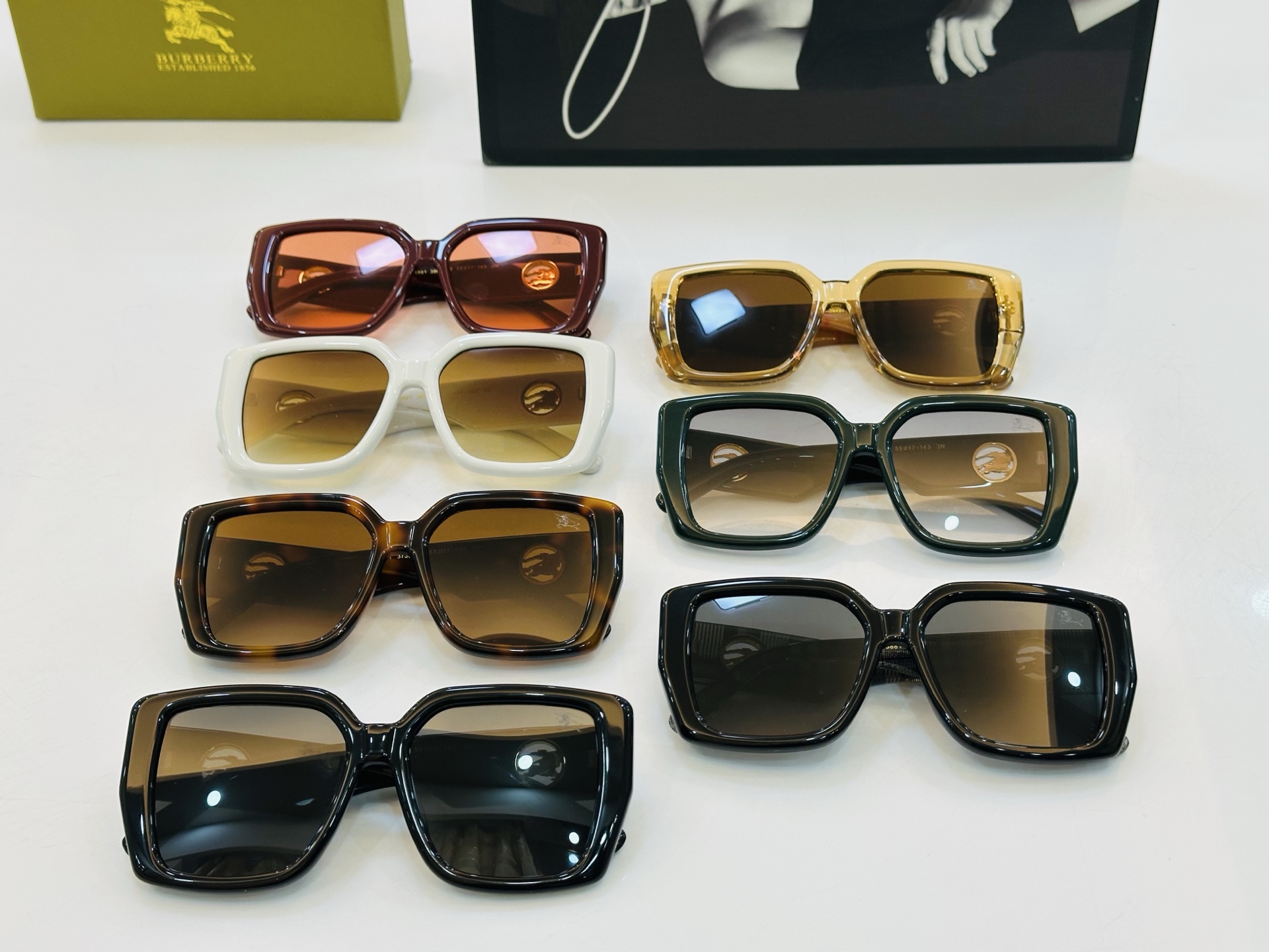 新款 BURBERR*🔻巴家 BE5881 百搭镜架Size：55口17-145 高品质 到货 🌲🌲🌲b