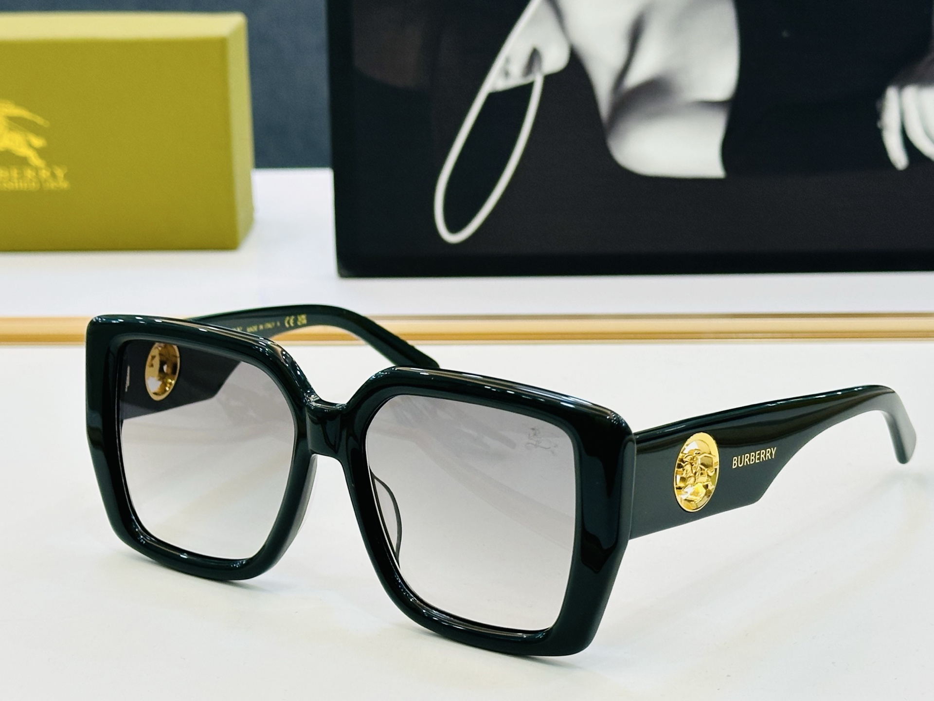 新款 BURBERR*🔻巴家 BE5881 百搭镜架Size：55口17-145 高品质 到货 🌲🌲🌲b