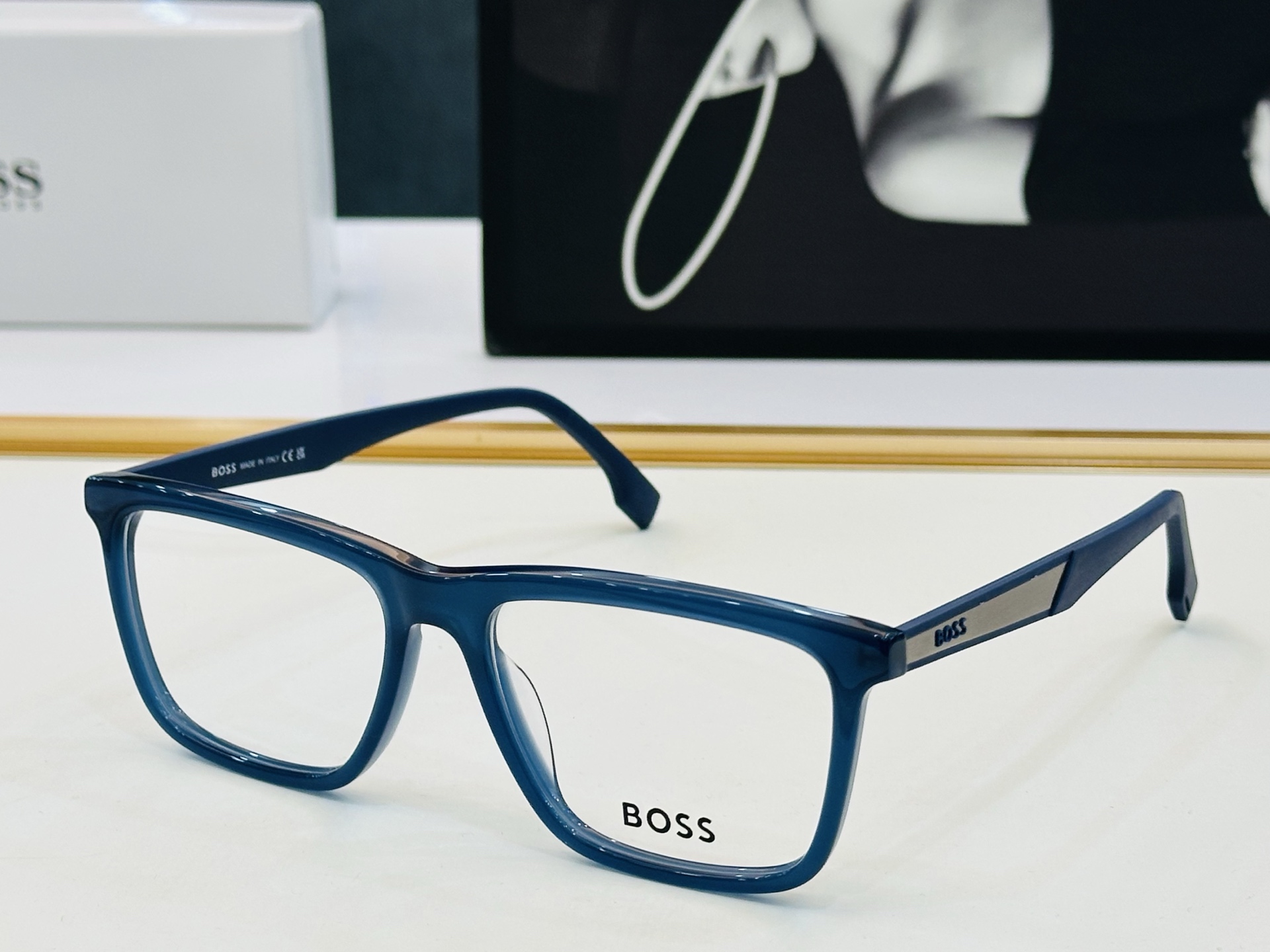 🆕 BOSS1768/G Size：57口18-145 🕶🕶💋💋👣👣 不挑脸 🍁经典不过时框型 Z品质优