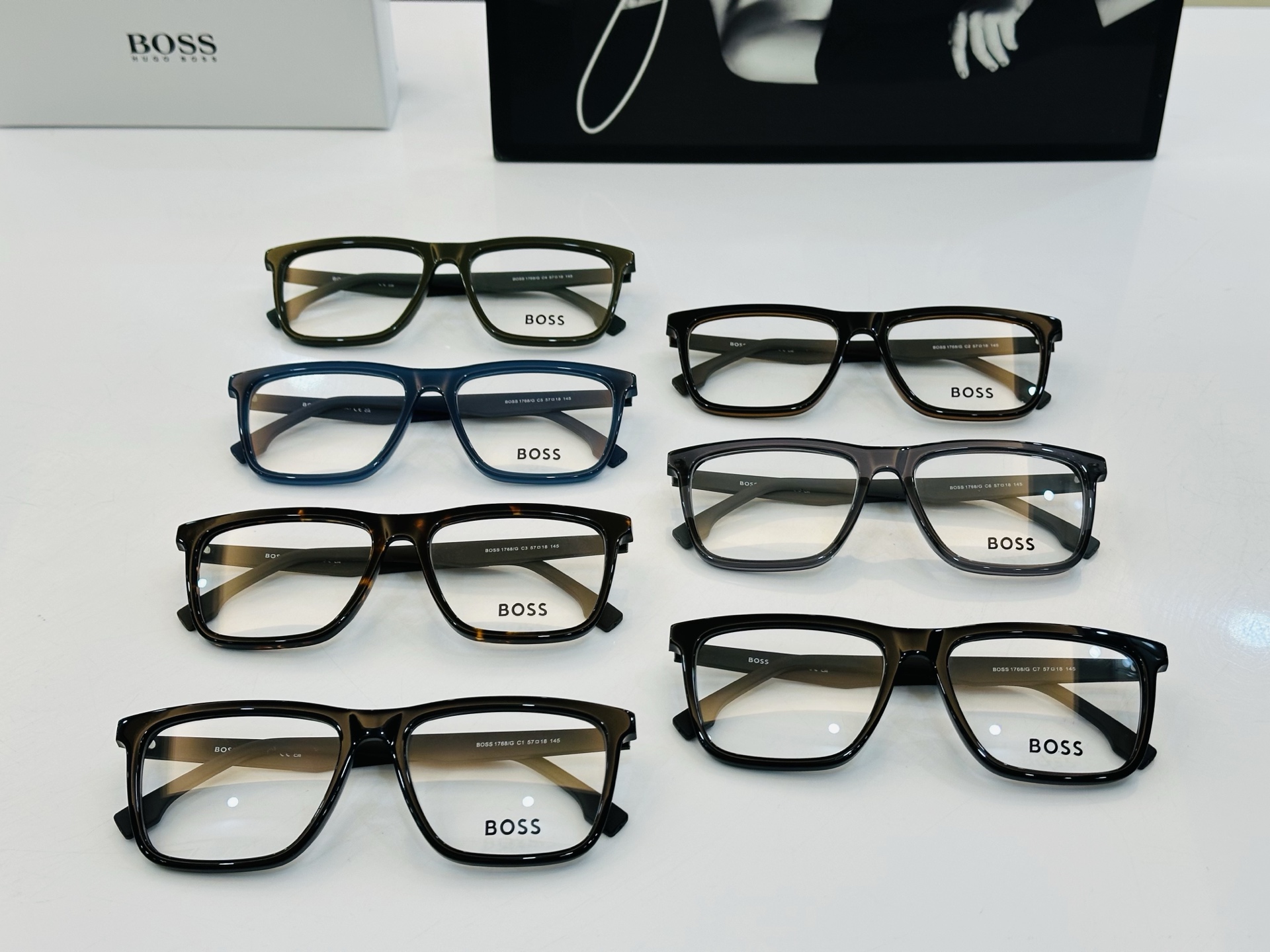 🆕 BOSS1768/G Size：57口18-145 🕶🕶💋💋👣👣 不挑脸 🍁经典不过时框型 Z品质优
