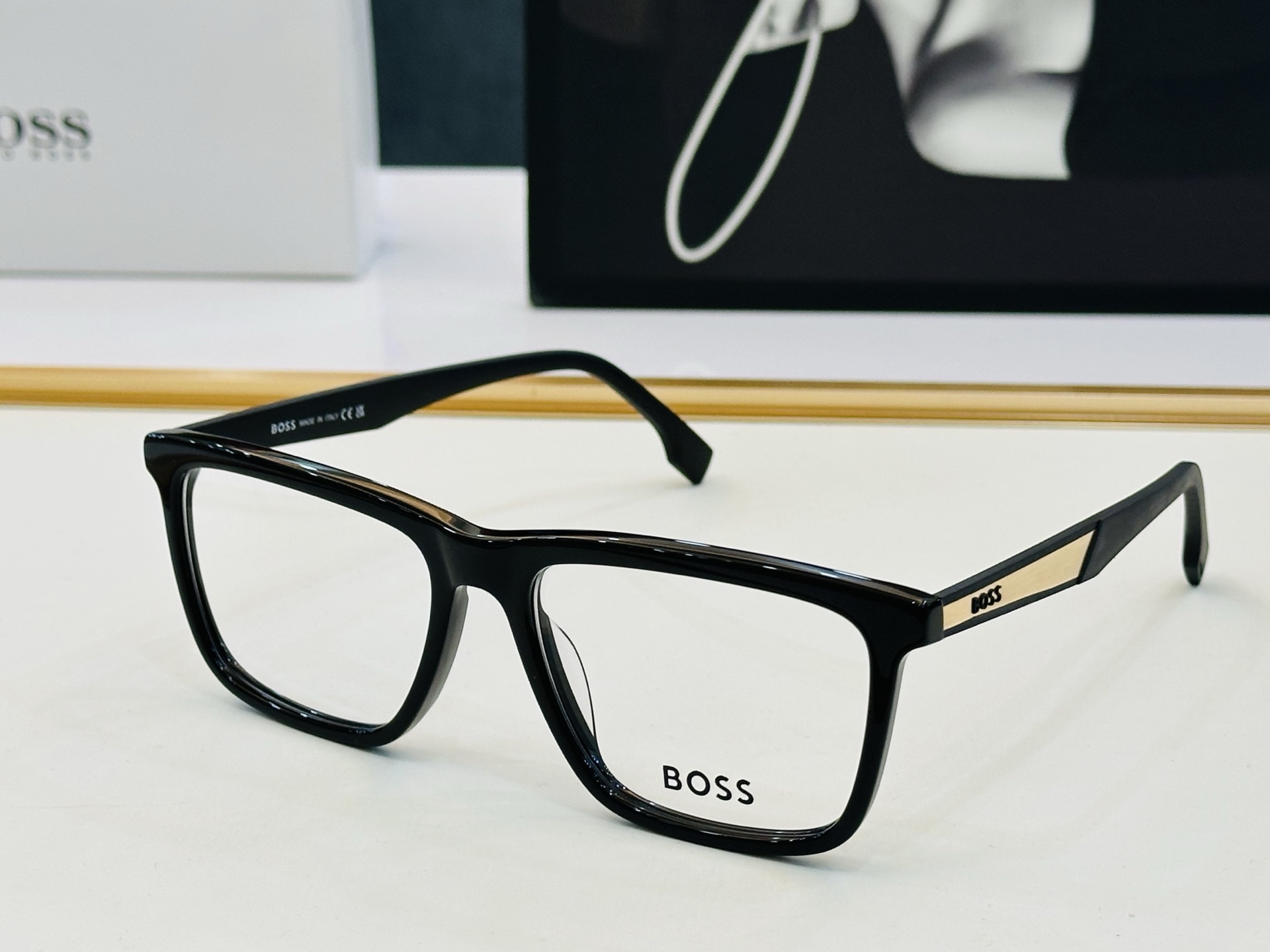 🆕 BOSS1768/G Size：57口18-145 🕶🕶💋💋👣👣 不挑脸 🍁经典不过时框型 Z品质优