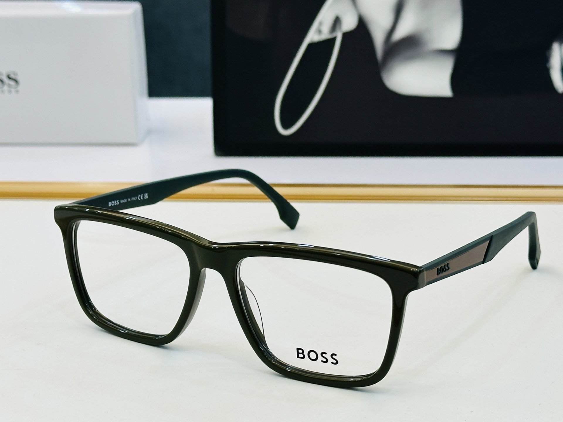 🆕 BOSS1768/G Size：57口18-145 🕶🕶💋💋👣👣 不挑脸 🍁经典不过时框型 Z品质优