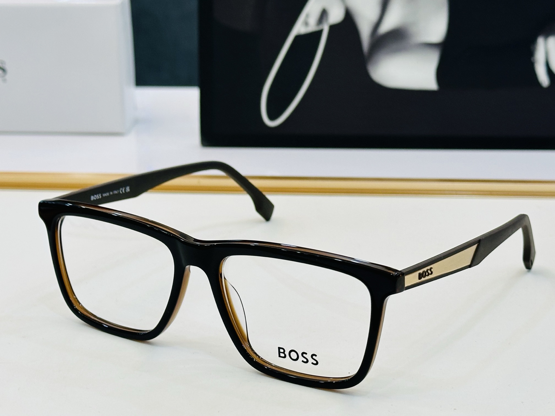🆕 BOSS1768/G Size：57口18-145 🕶🕶💋💋👣👣 不挑脸 🍁经典不过时框型 Z品质优
