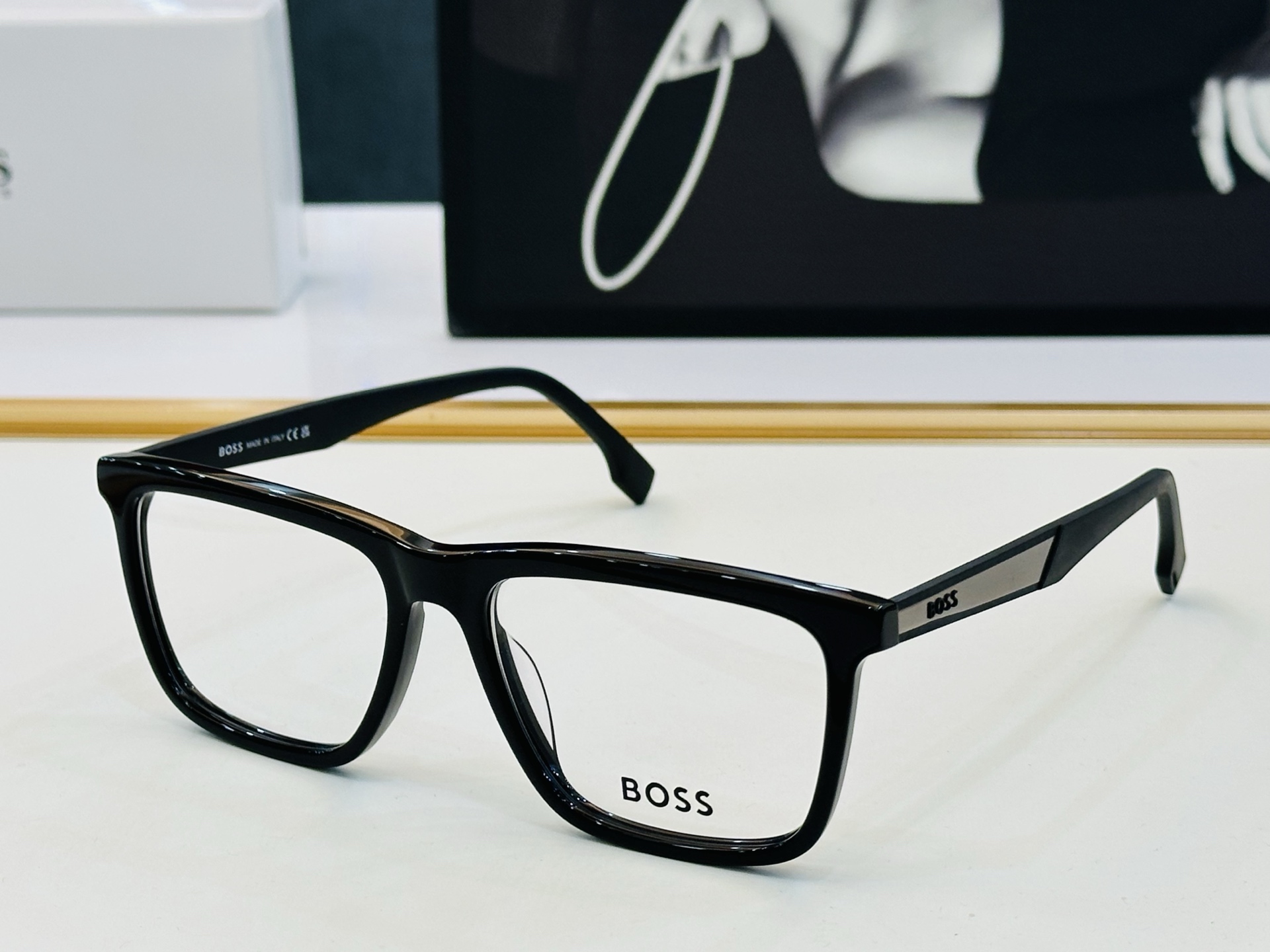 🆕 BOSS1768/G Size：57口18-145 🕶🕶💋💋👣👣 不挑脸 🍁经典不过时框型 Z品质优