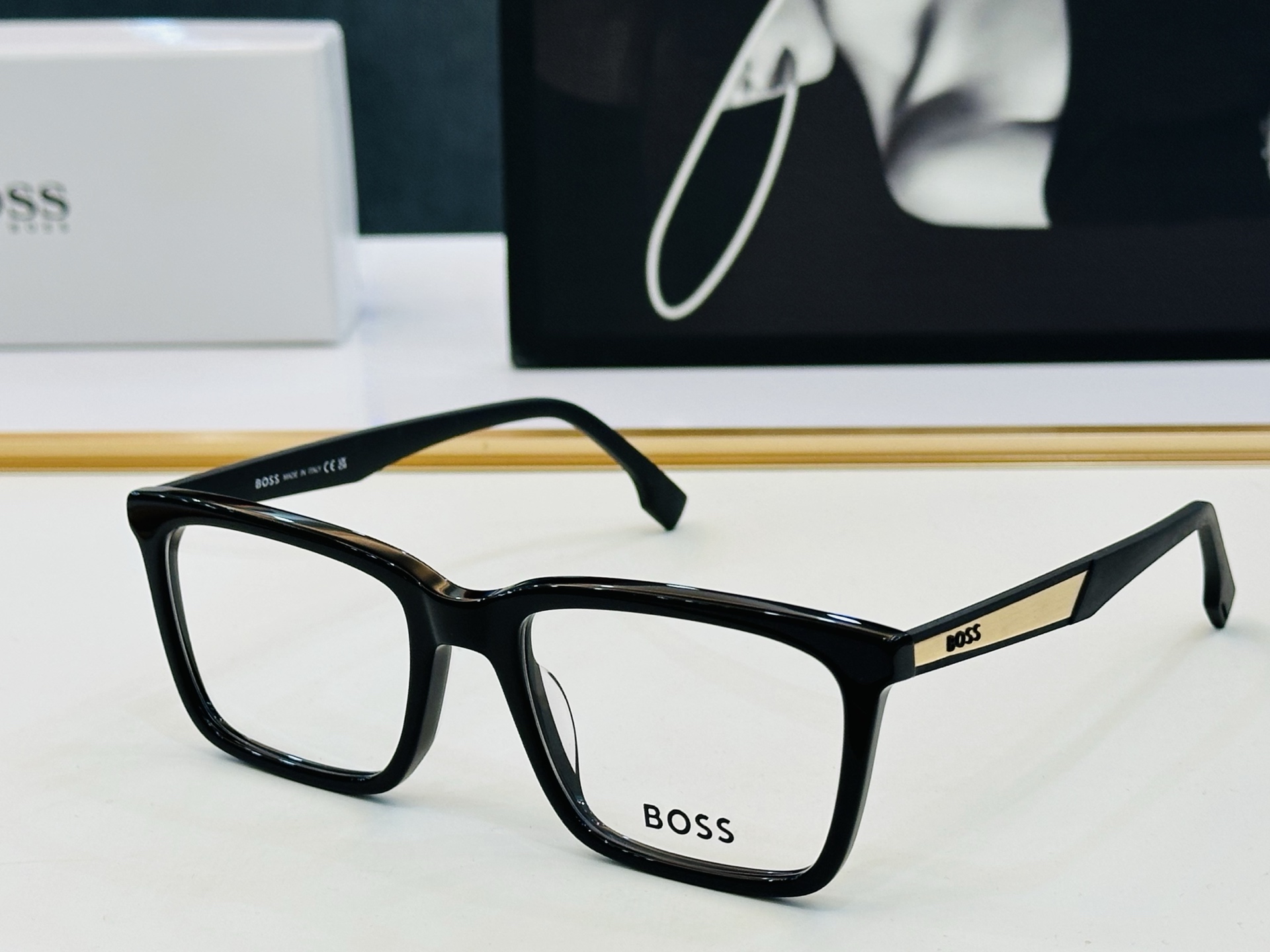🆕 BOSS1827 Size：55口18-145 🕶🕶💋💋👣👣 不挑脸 🍁经典不过时框型 Z品质优良 