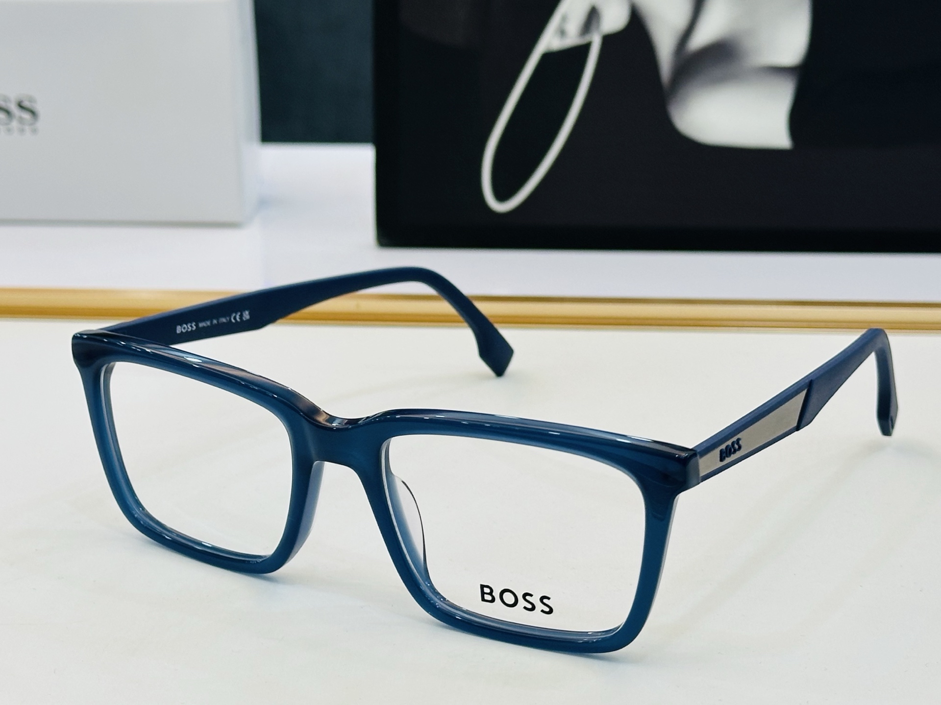 🆕 BOSS1827 Size：55口18-145 🕶🕶💋💋👣👣 不挑脸 🍁经典不过时框型 Z品质优良 