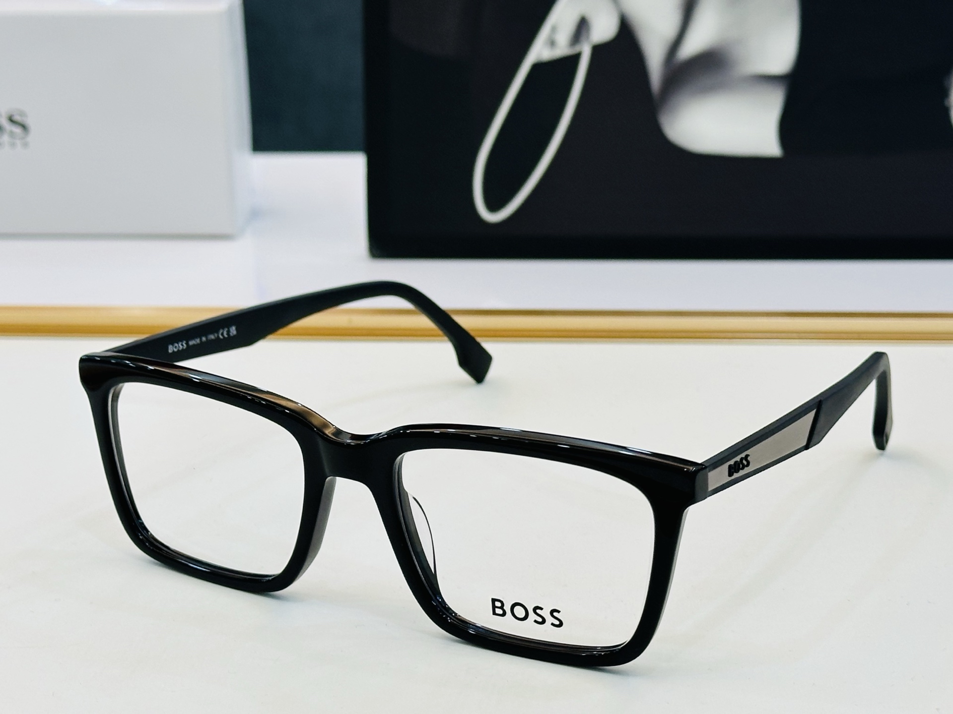 🆕 BOSS1827 Size：55口18-145 🕶🕶💋💋👣👣 不挑脸 🍁经典不过时框型 Z品质优良 