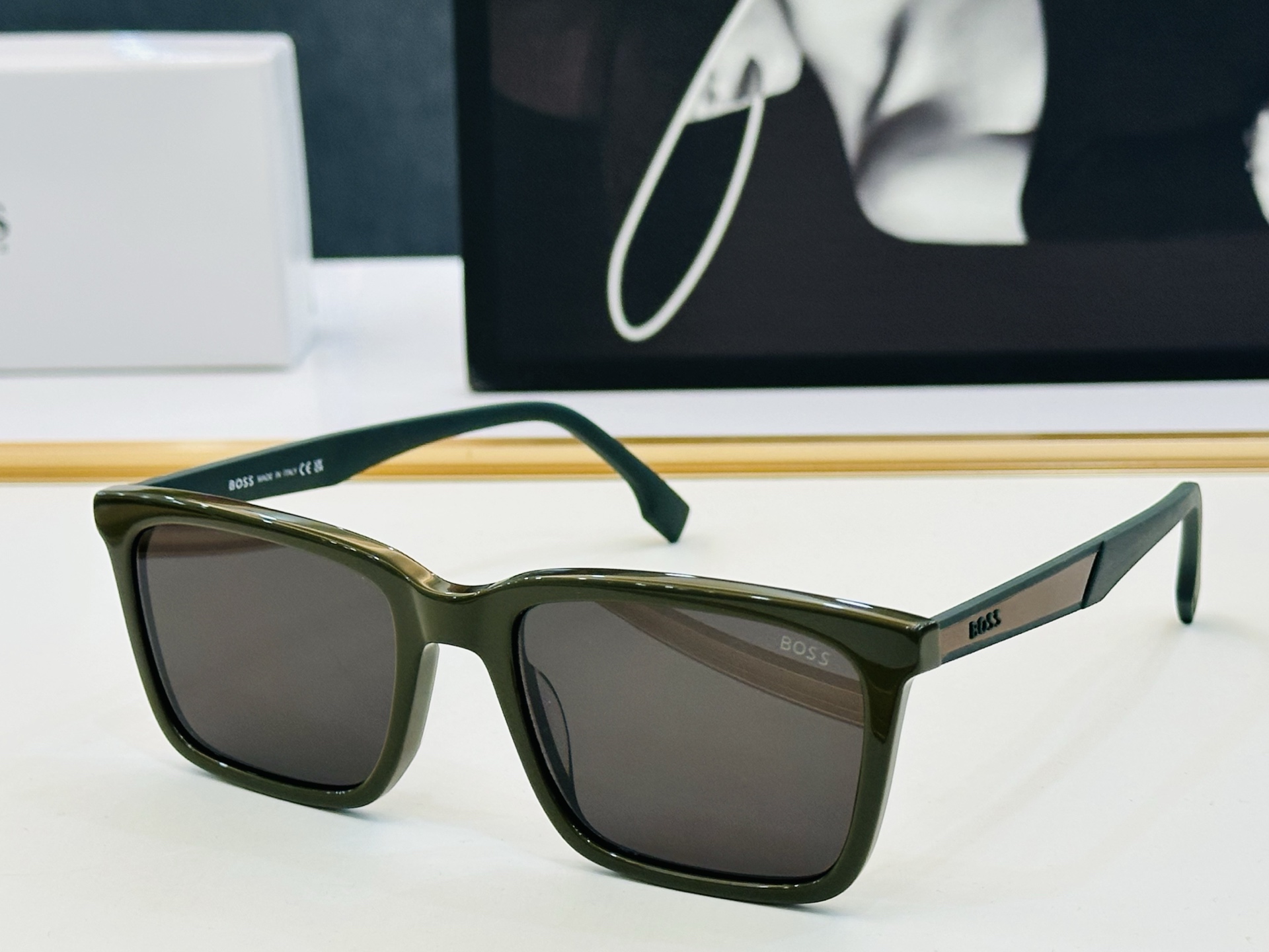 🆕 BOSS1827 Size：55口18-145 🕶🕶💋💋👣👣 不挑脸 🍁经典不过时框型 Z品质优良 