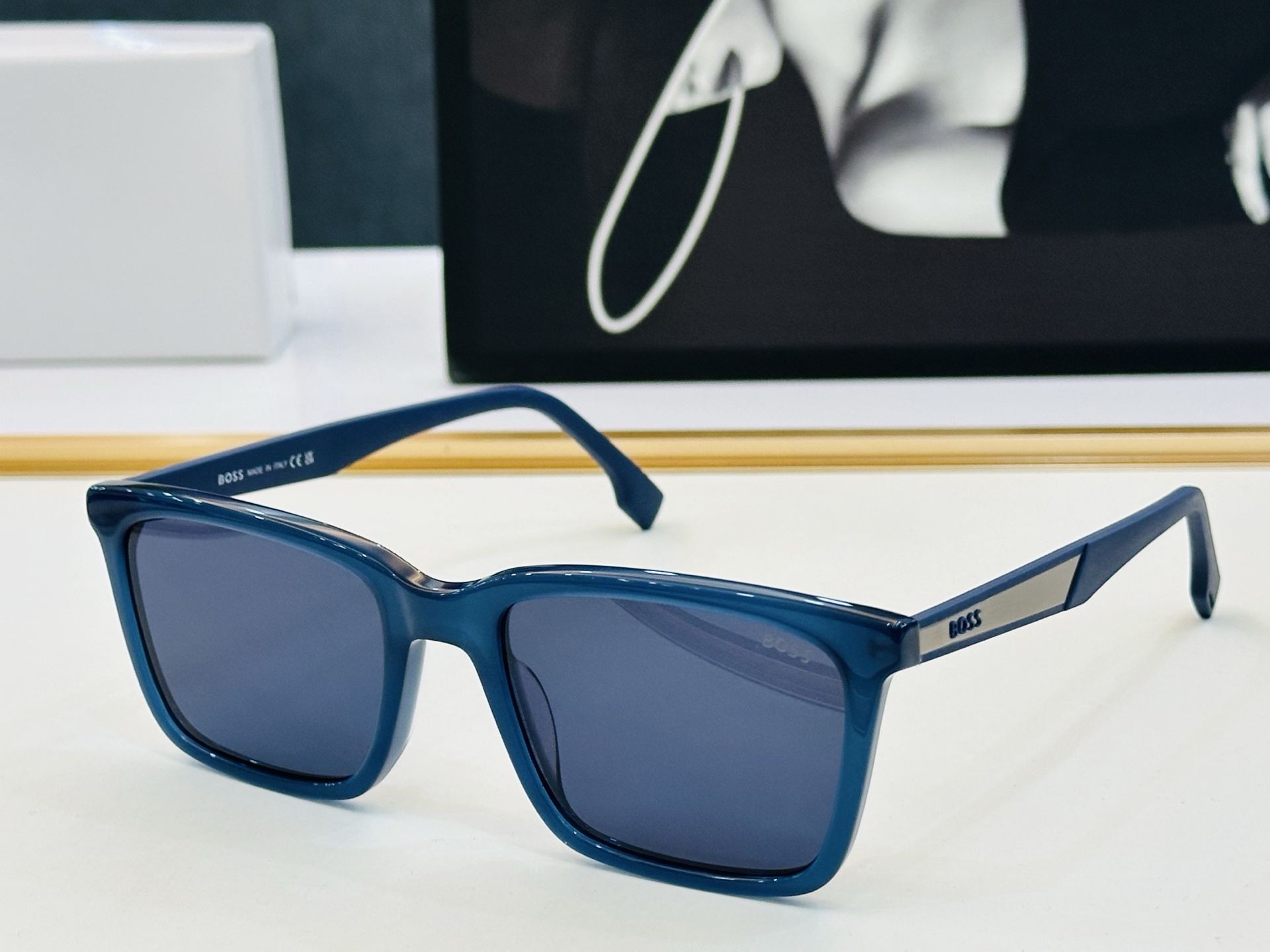 🆕 BOSS1827 Size：55口18-145 🕶🕶💋💋👣👣 不挑脸 🍁经典不过时框型 Z品质优良 