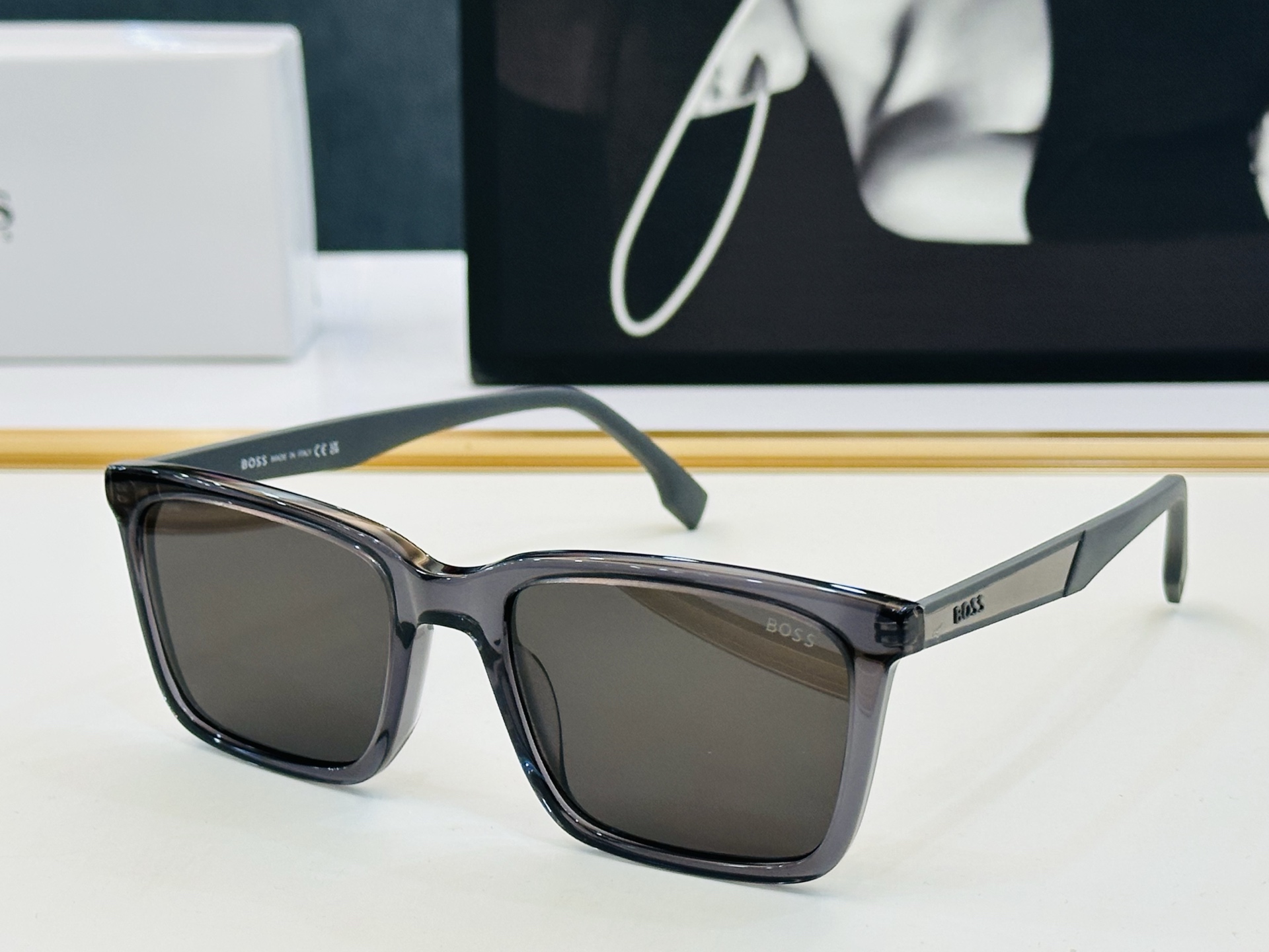 🆕 BOSS1827 Size：55口18-145 🕶🕶💋💋👣👣 不挑脸 🍁经典不过时框型 Z品质优良 