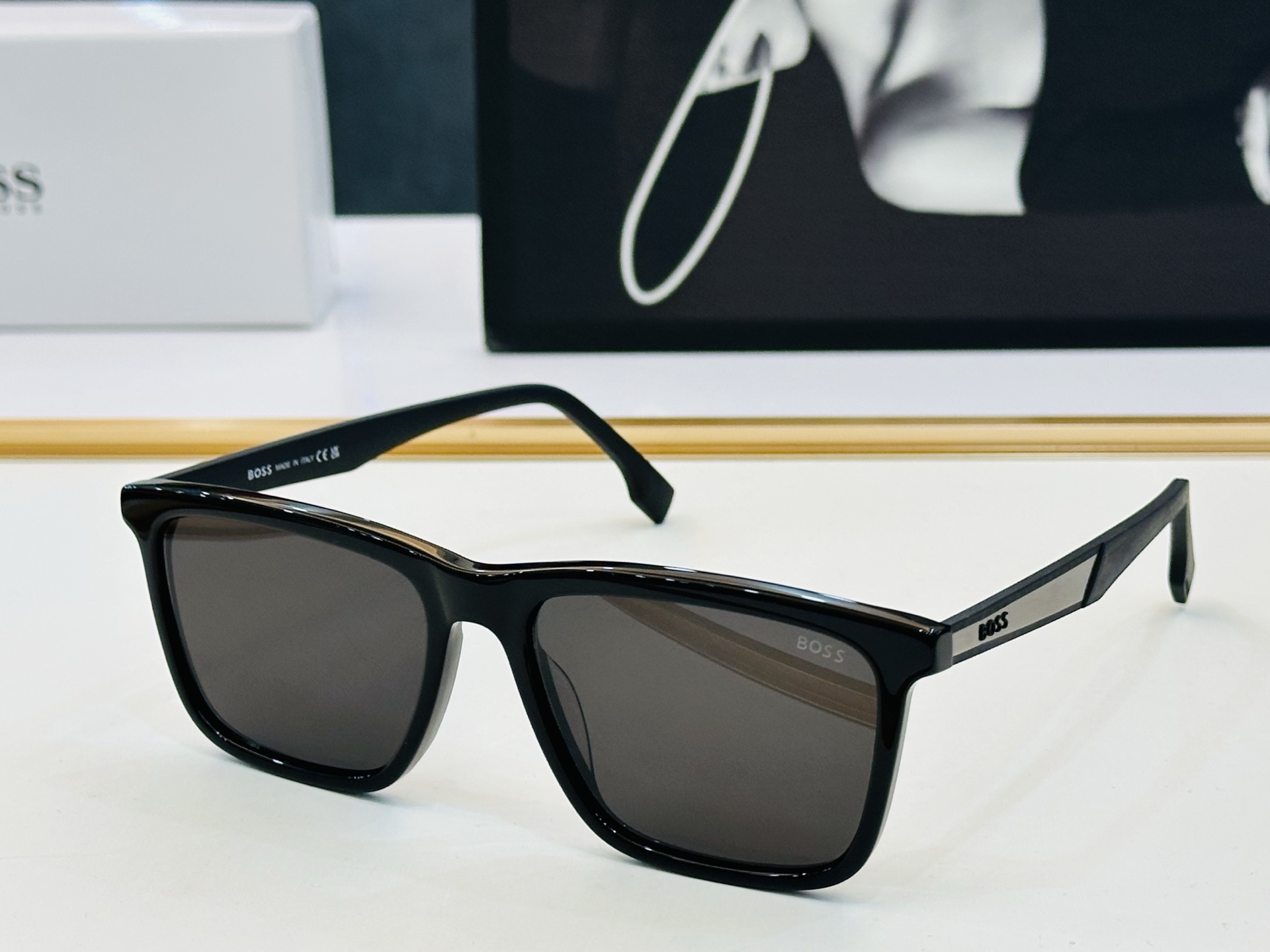 🆕 BOSS1768/G Size：57口18-145 🕶🕶💋💋👣👣 不挑脸 🍁经典不过时框型 Z品质优