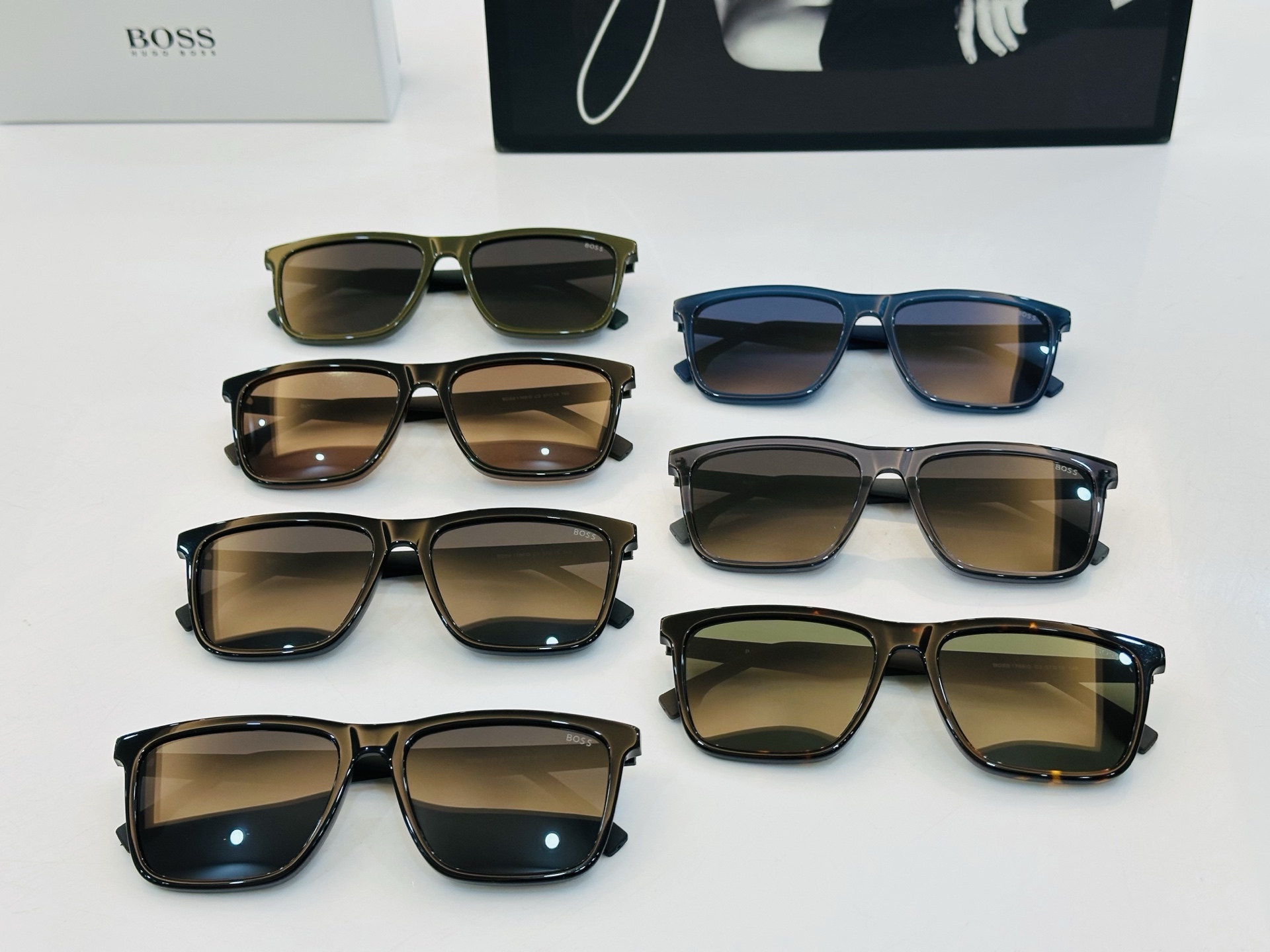 🆕 BOSS1768/G Size：57口18-145 🕶🕶💋💋👣👣 不挑脸 🍁经典不过时框型 Z品质优