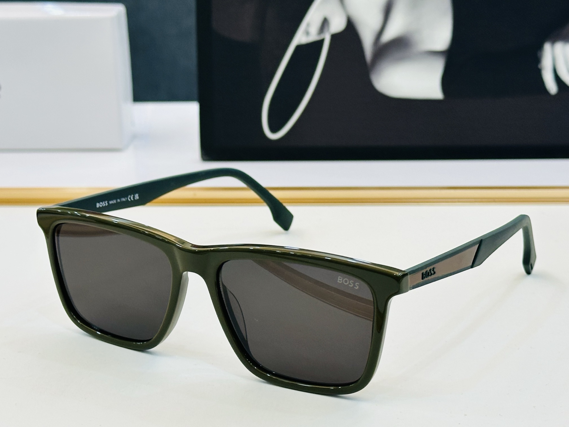 🆕 BOSS1768/G Size：57口18-145 🕶🕶💋💋👣👣 不挑脸 🍁经典不过时框型 Z品质优