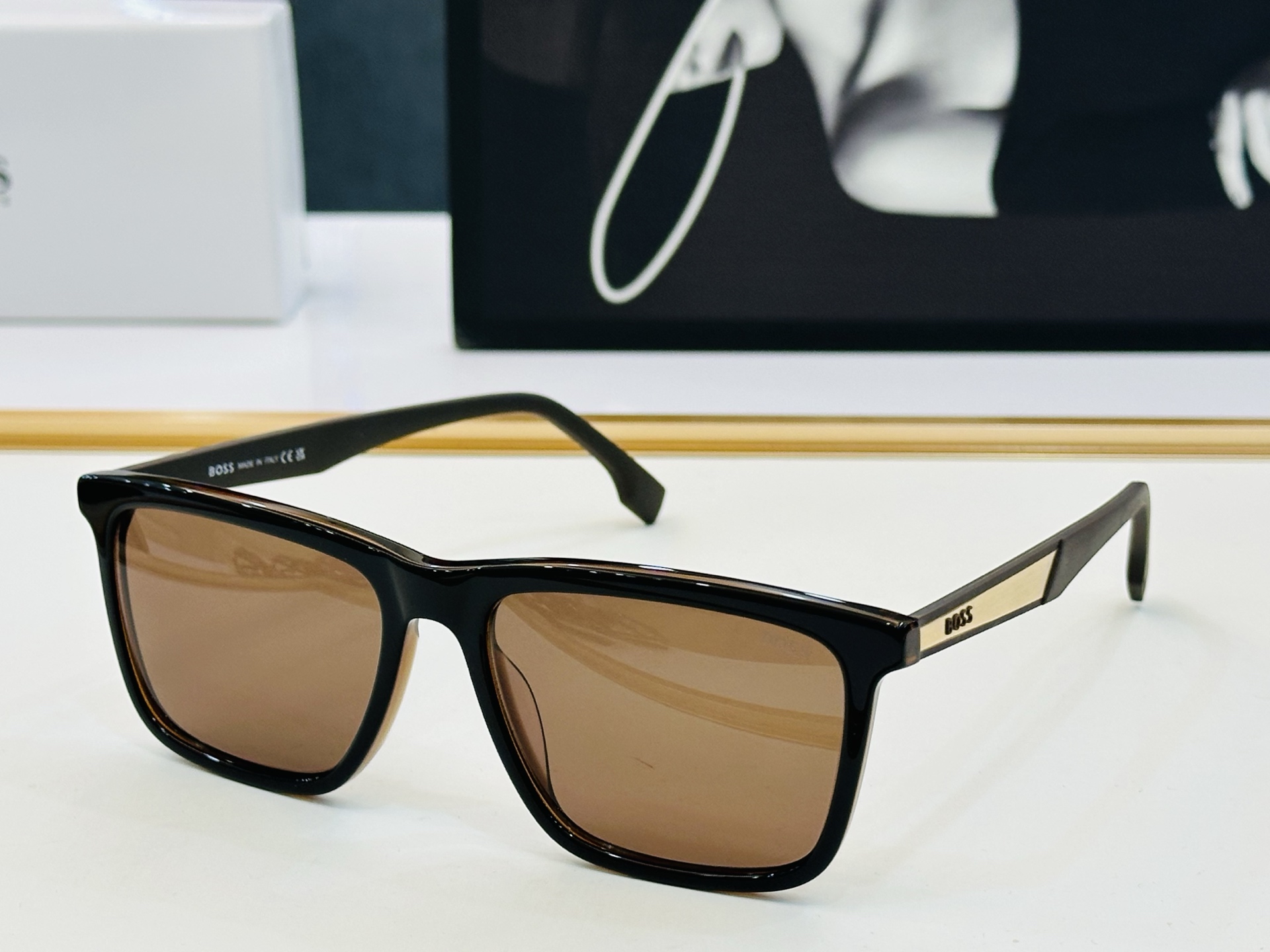 🆕 BOSS1768/G Size：57口18-145 🕶🕶💋💋👣👣 不挑脸 🍁经典不过时框型 Z品质优