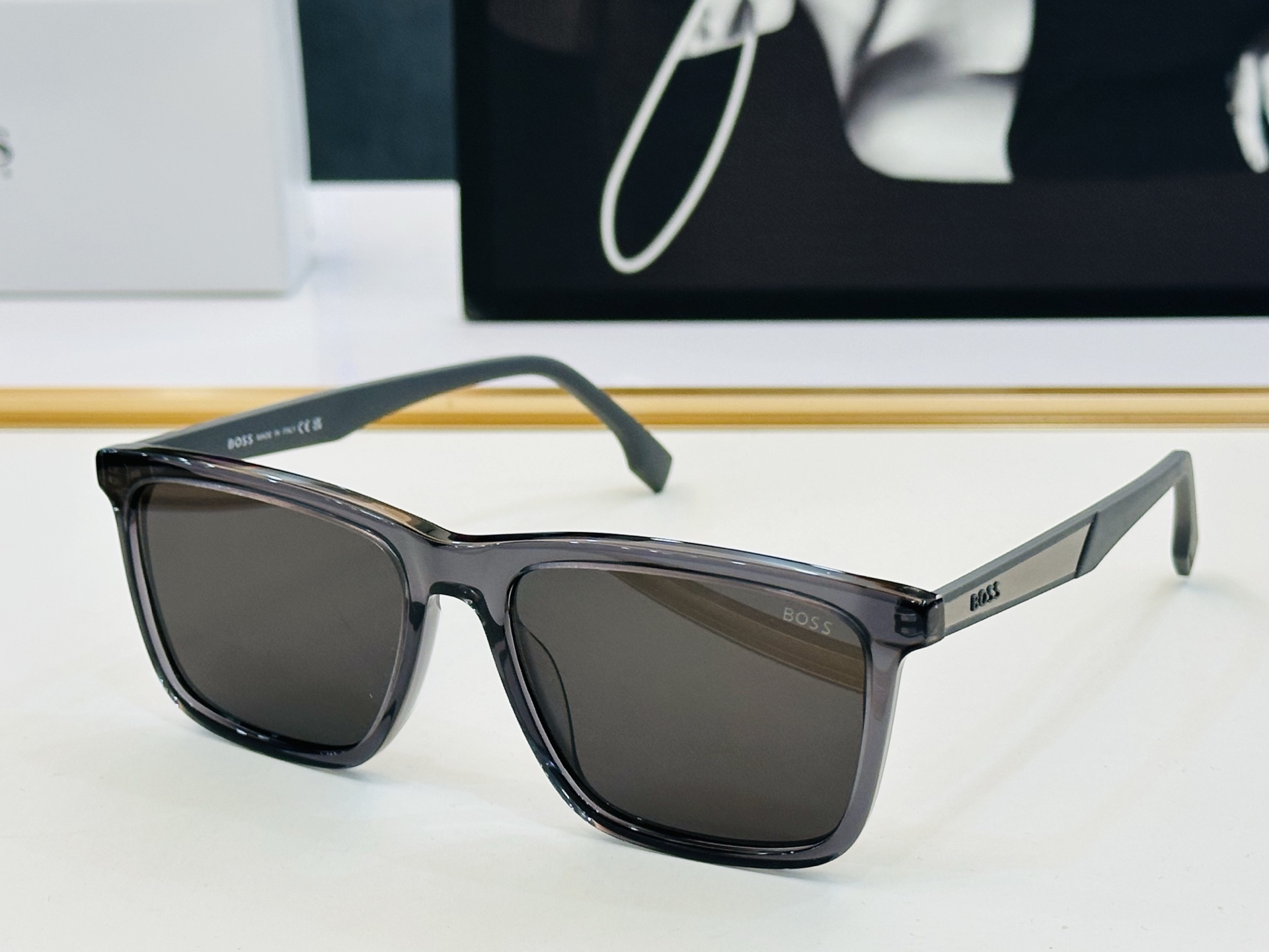 🆕 BOSS1768/G Size：57口18-145 🕶🕶💋💋👣👣 不挑脸 🍁经典不过时框型 Z品质优