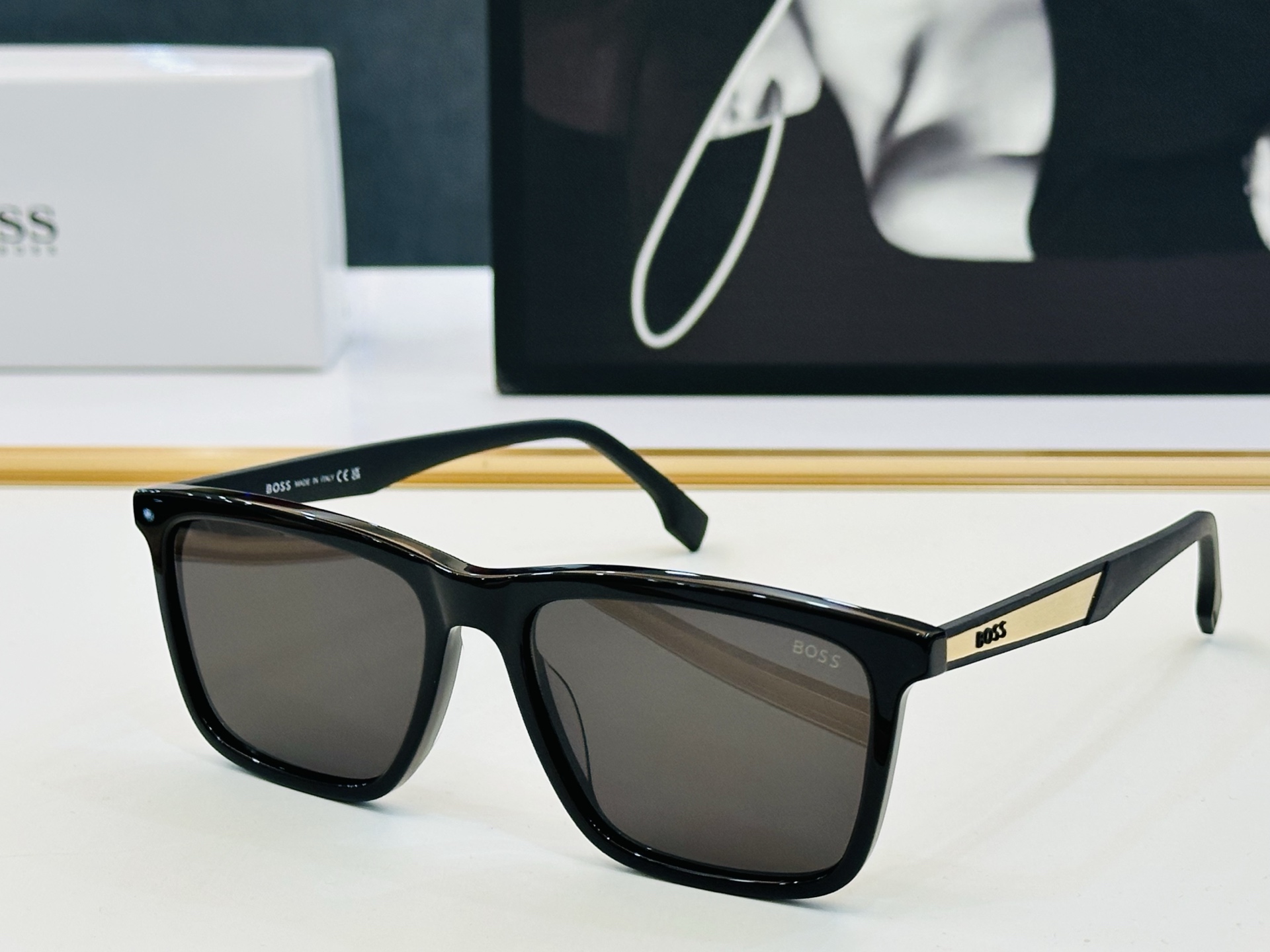 🆕 BOSS1768/G Size：57口18-145 🕶🕶💋💋👣👣 不挑脸 🍁经典不过时框型 Z品质优