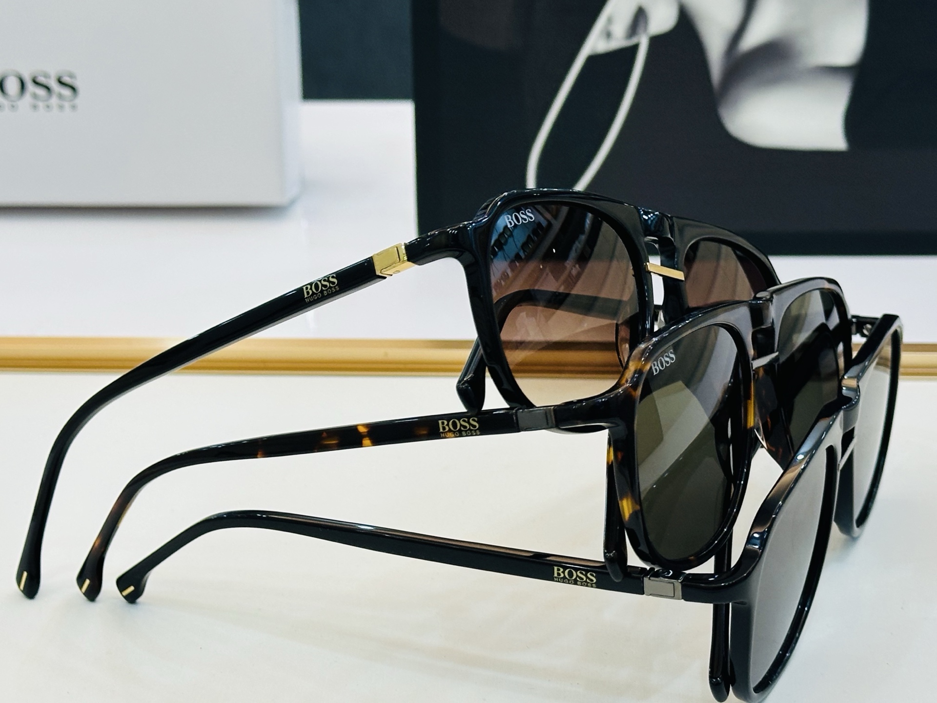 🆕 BOSS1435/S Size：54口17-145 🕶🕶💋💋👣👣 不挑脸 🍁经典不过时框型 C品质优