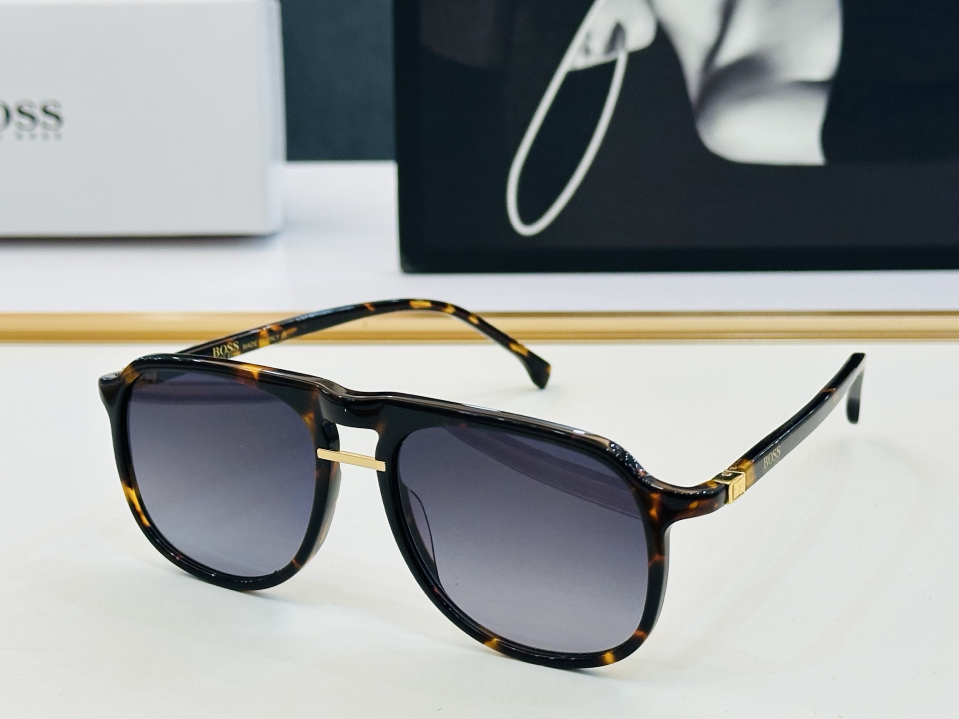 🆕 BOSS1435/S Size：54口17-145 🕶🕶💋💋👣👣 不挑脸 🍁经典不过时框型 C品质优